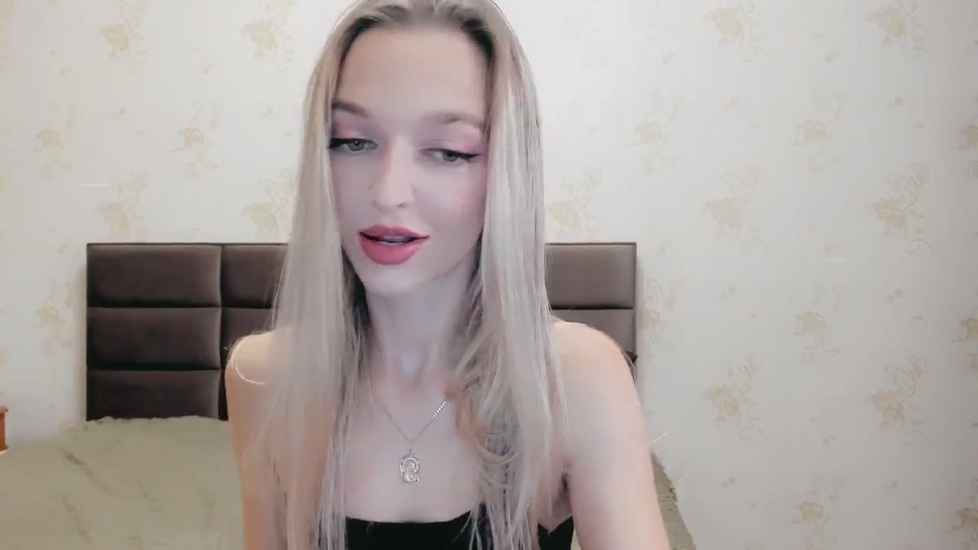Gallery image thumbnail from Ambri_Lili's myfreecams stream on, 12/24/2024, 22:47 image 4 of 20