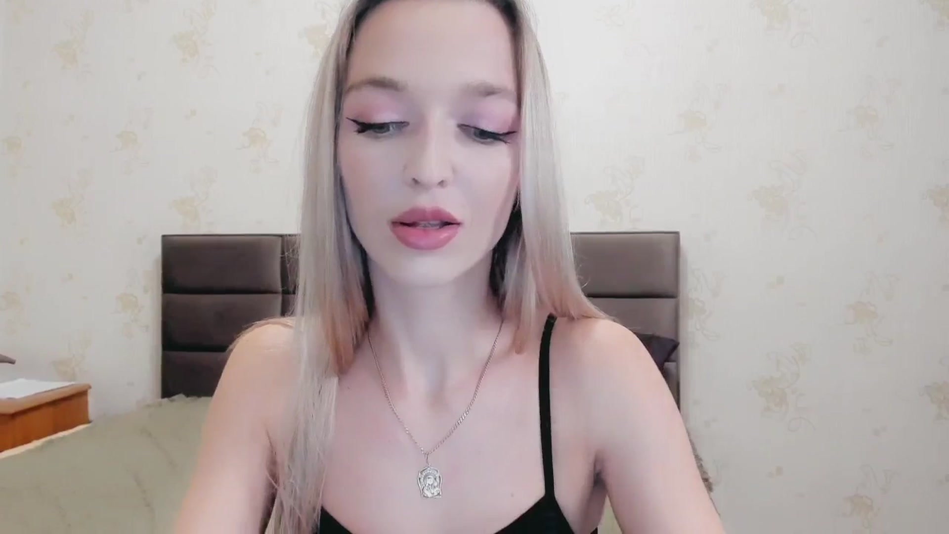 Gallery image thumbnail from Ambri_Lili's myfreecams stream on, 12/24/2024, 22:47 image 13 of 20