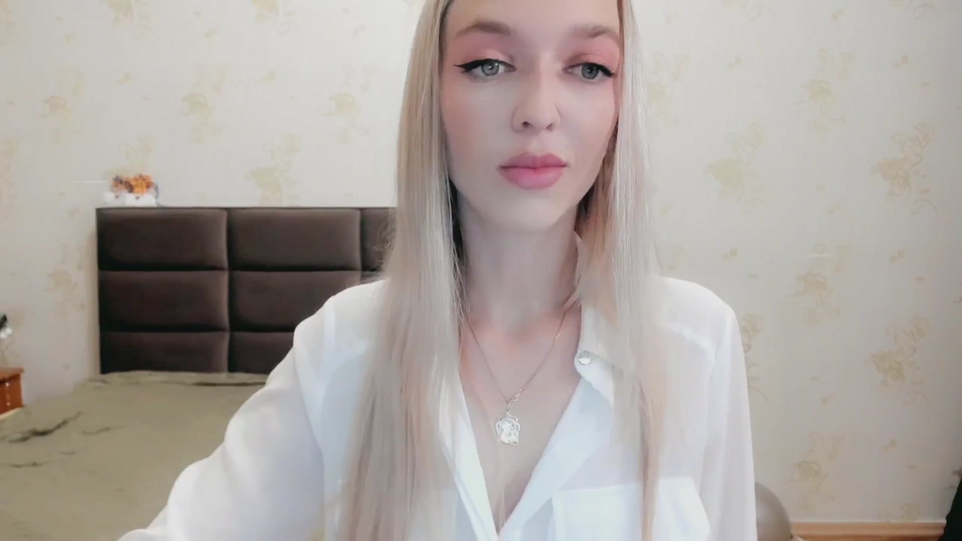 Gallery image thumbnail from Ambri_Lili's myfreecams stream on, 12/25/2024, 21:38 image 11 of 20