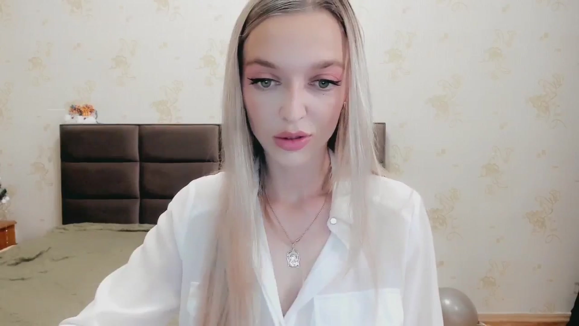 Gallery image thumbnail from Ambri_Lili's myfreecams stream on, 12/25/2024, 21:38 image 10 of 20
