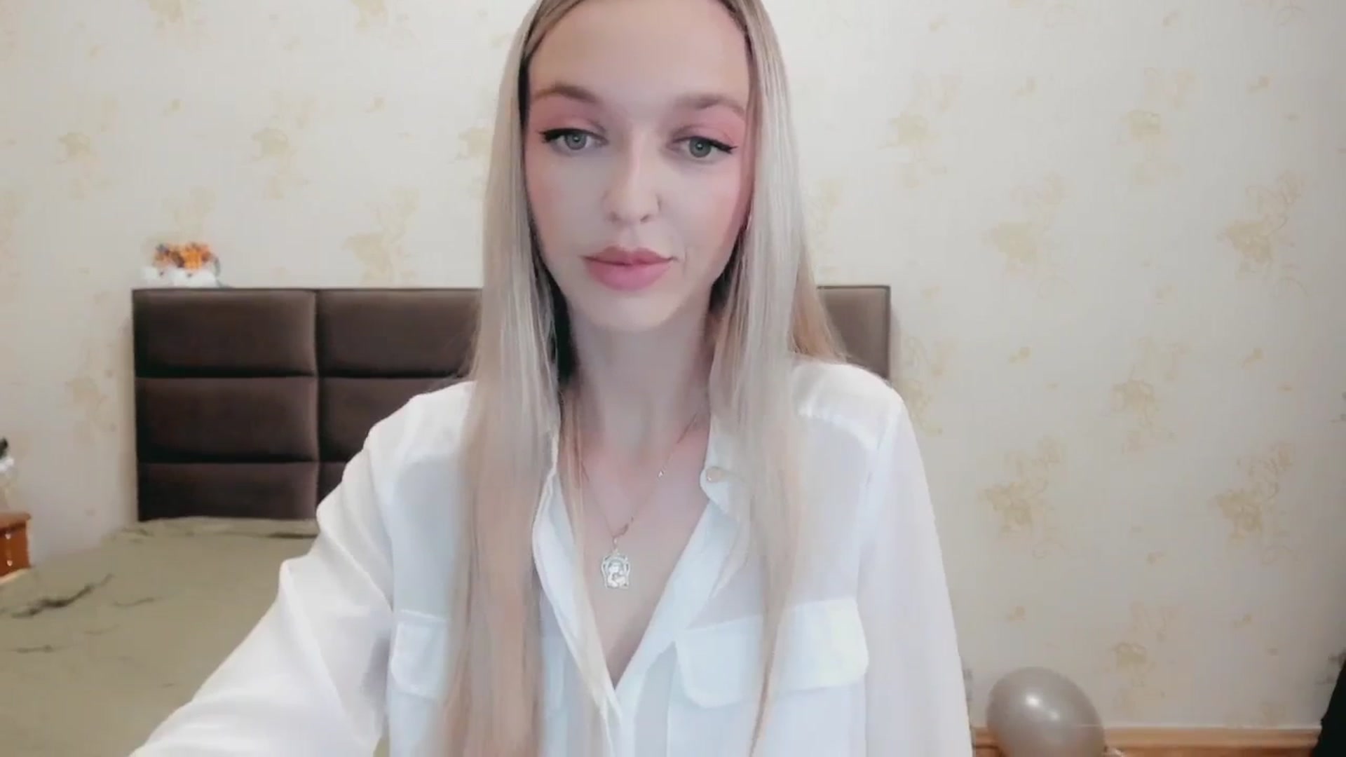 Gallery image thumbnail from Ambri_Lili's myfreecams stream on, 12/25/2024, 21:38 image 20 of 20