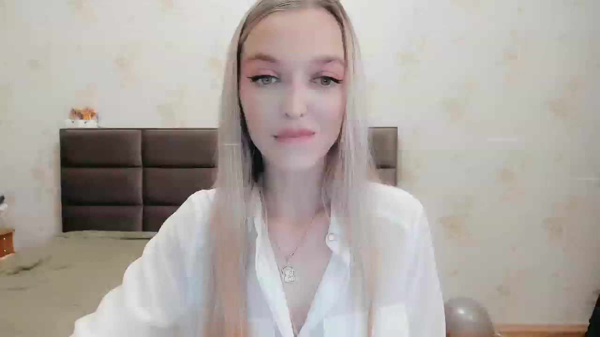 Gallery image thumbnail from Ambri_Lili's myfreecams stream on, 12/25/2024, 21:38 image 19 of 20