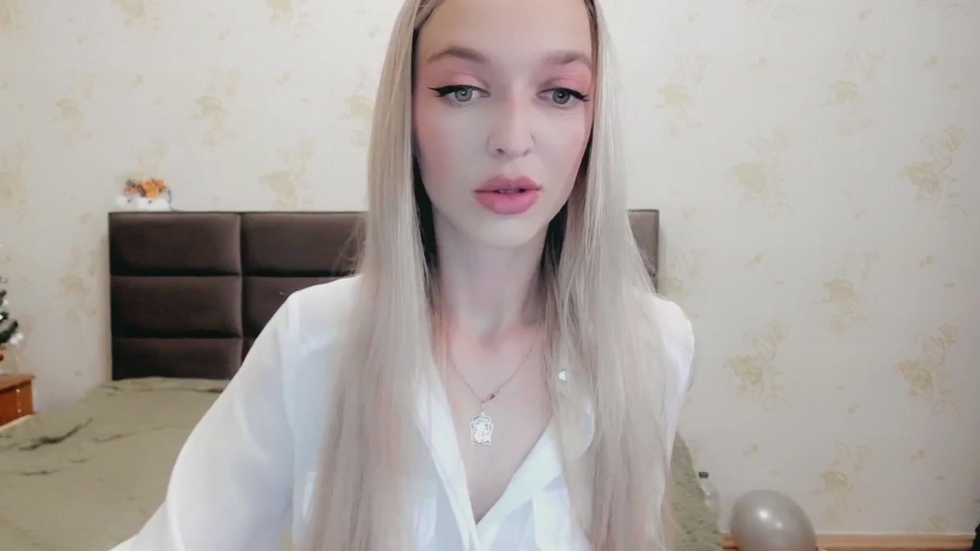 Gallery image thumbnail from Ambri_Lili's myfreecams stream on, 12/25/2024, 21:38 image 7 of 20