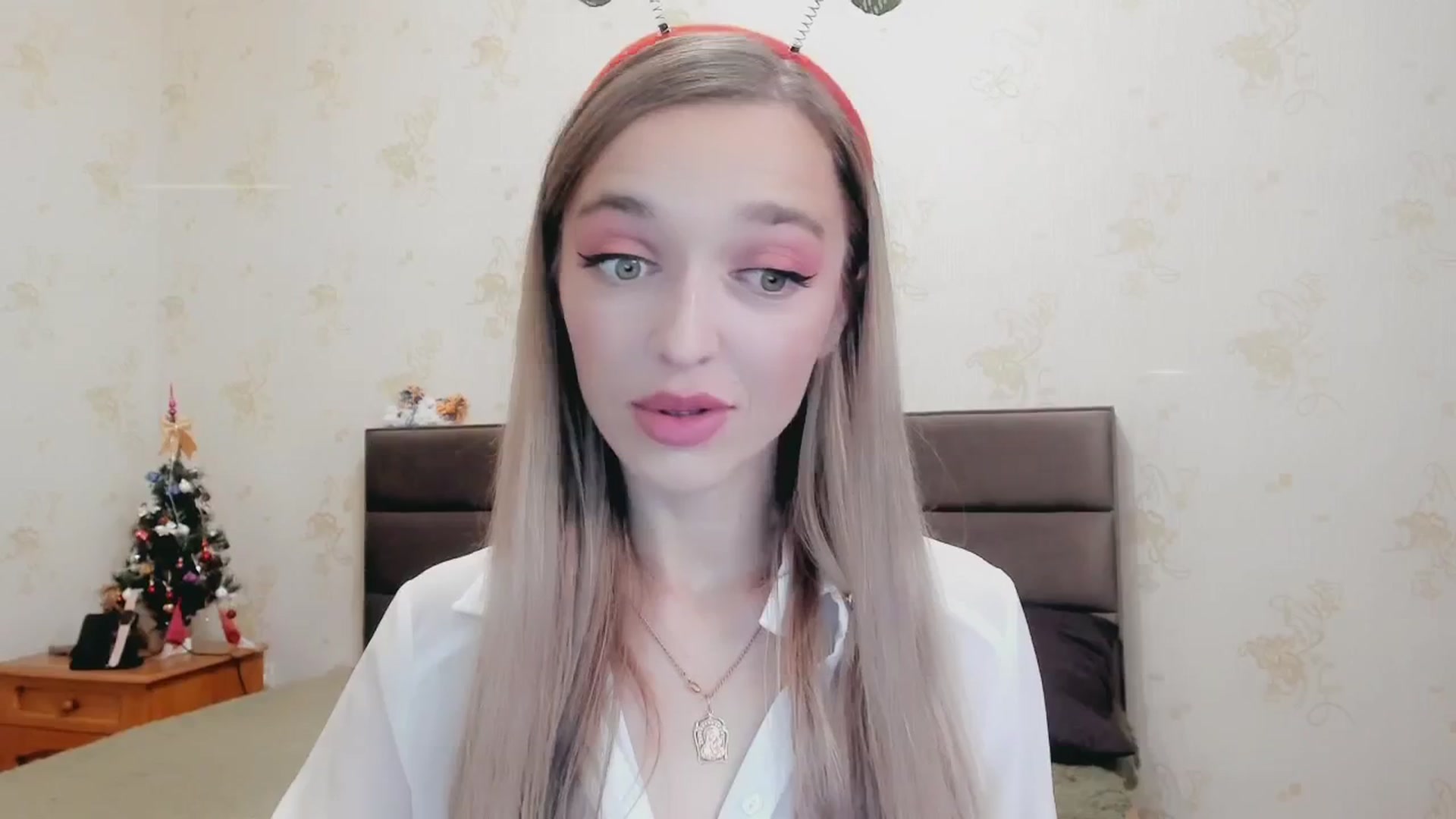 Gallery image thumbnail from Ambri_Lili's myfreecams stream on, 01/01/2025, 19:40 image 6 of 20