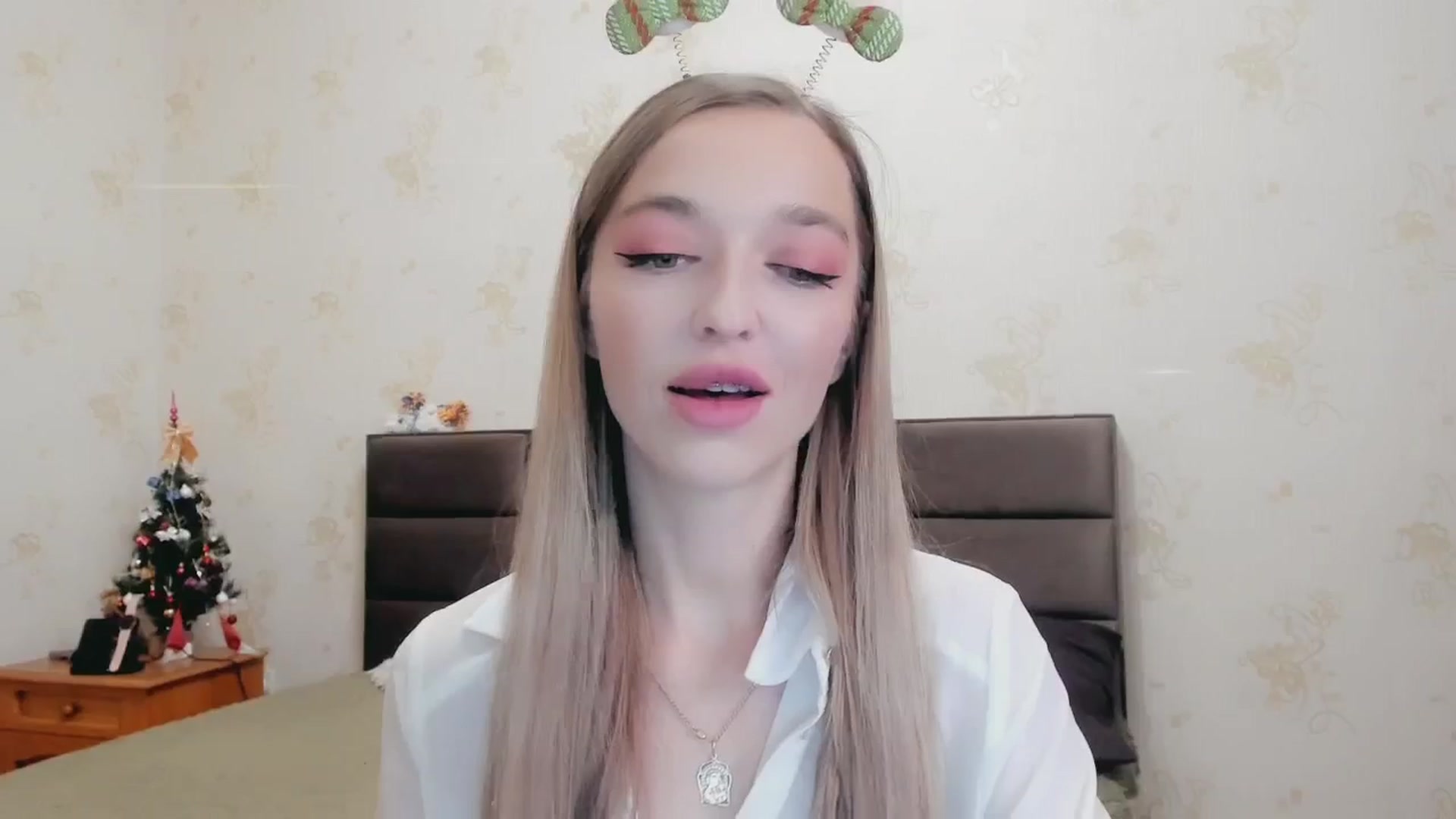 Gallery image thumbnail from Ambri_Lili's myfreecams stream on, 01/01/2025, 19:40 image 19 of 20