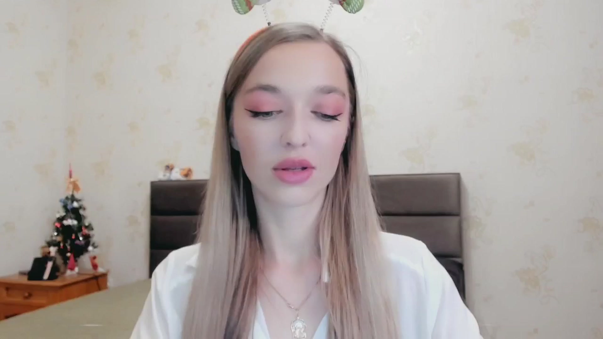 Gallery image thumbnail from Ambri_Lili's myfreecams stream on, 01/01/2025, 19:40 image 14 of 20