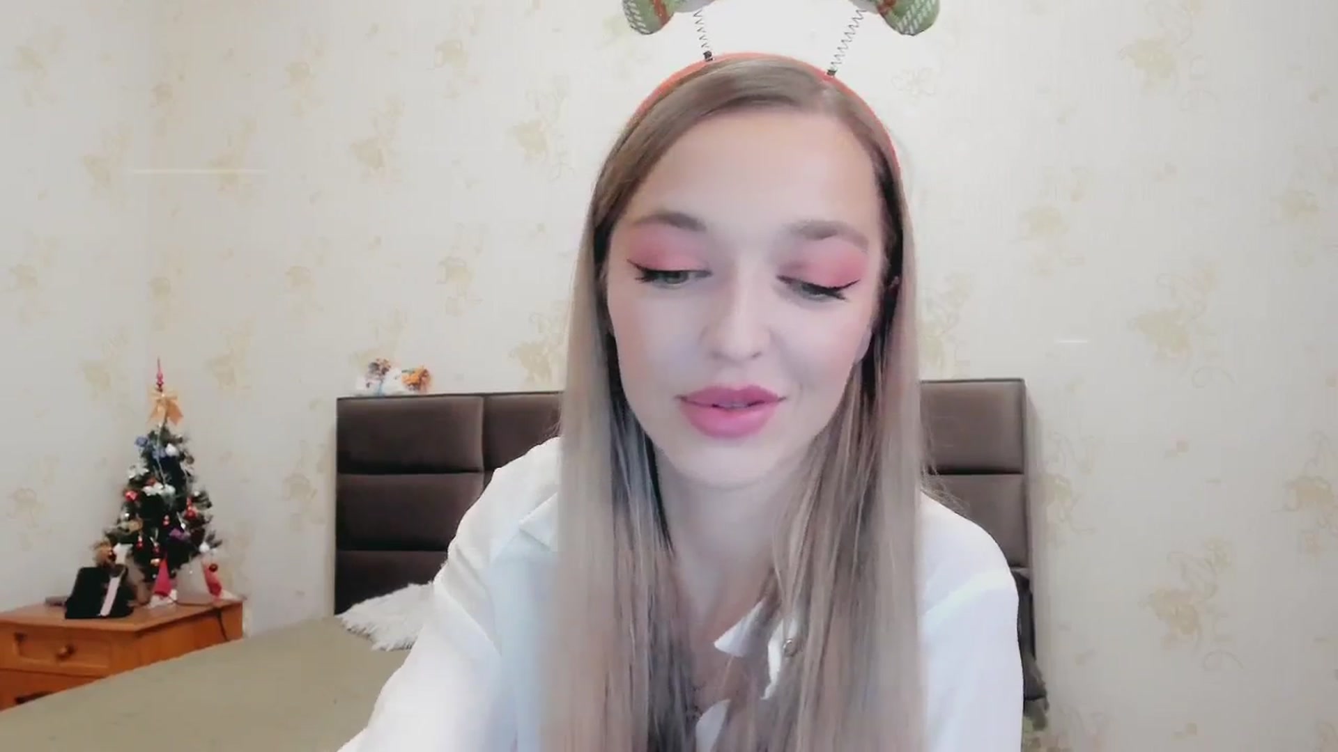 Gallery image thumbnail from Ambri_Lili's myfreecams stream on, 01/01/2025, 19:40 image 9 of 20