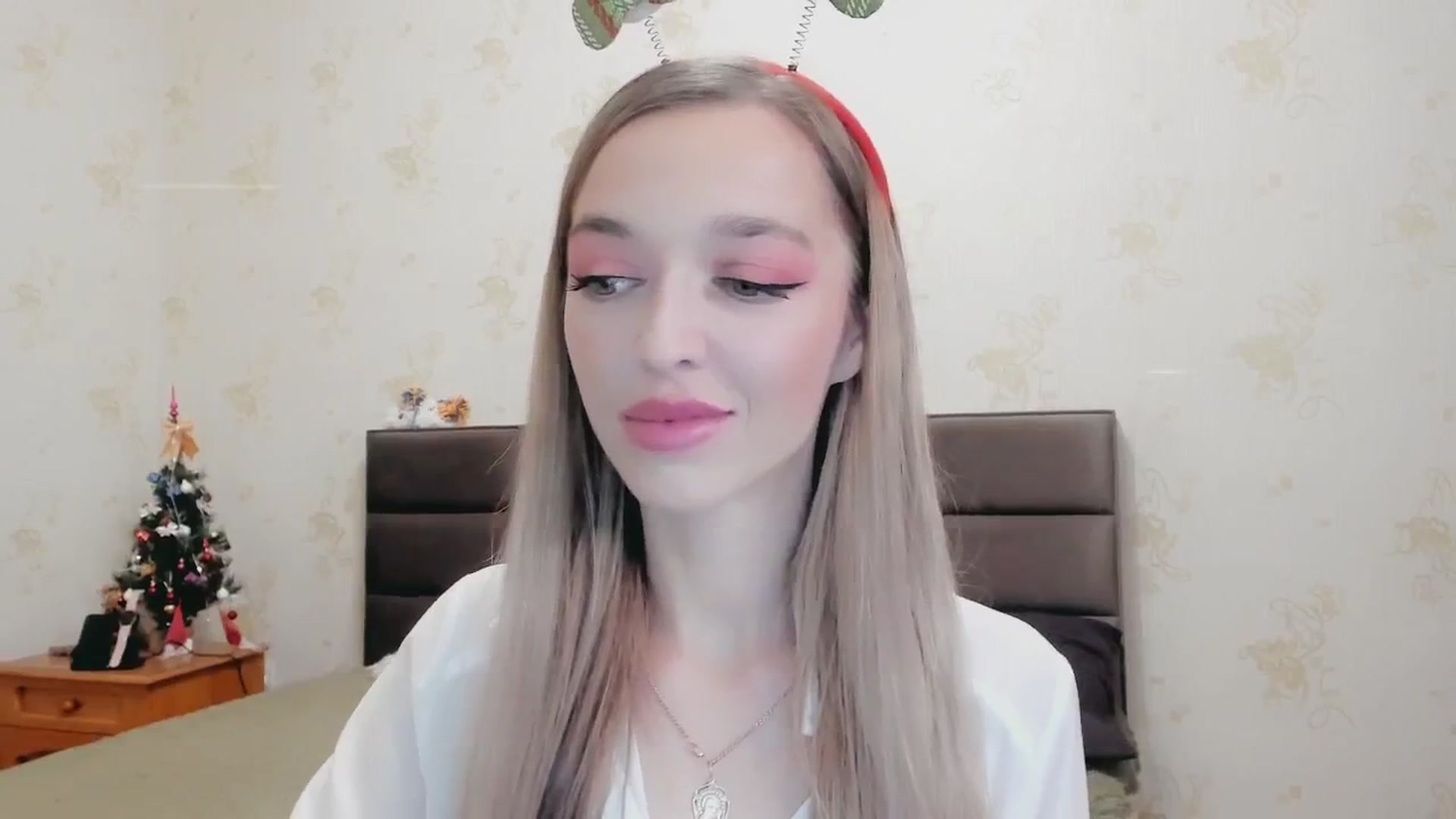 Gallery image thumbnail from Ambri_Lili's myfreecams stream on, 01/01/2025, 19:40 image 15 of 20