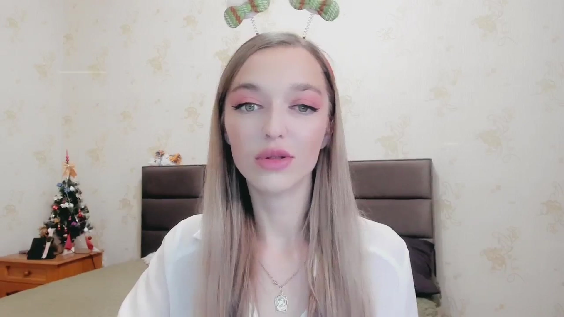 Gallery image thumbnail from Ambri_Lili's myfreecams stream on, 01/01/2025, 19:40 image 18 of 20