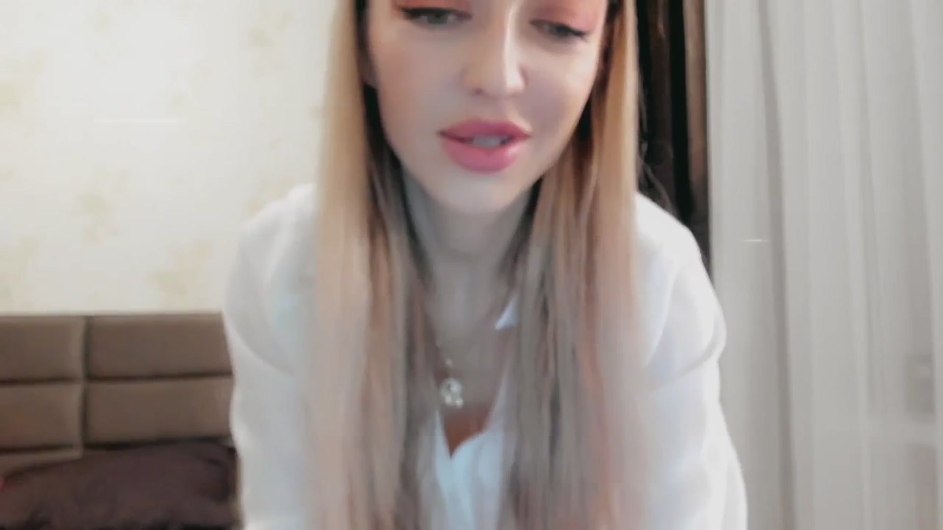 Gallery image thumbnail from Ambri_Lili's myfreecams stream on, 01/01/2025, 19:40 image 3 of 20