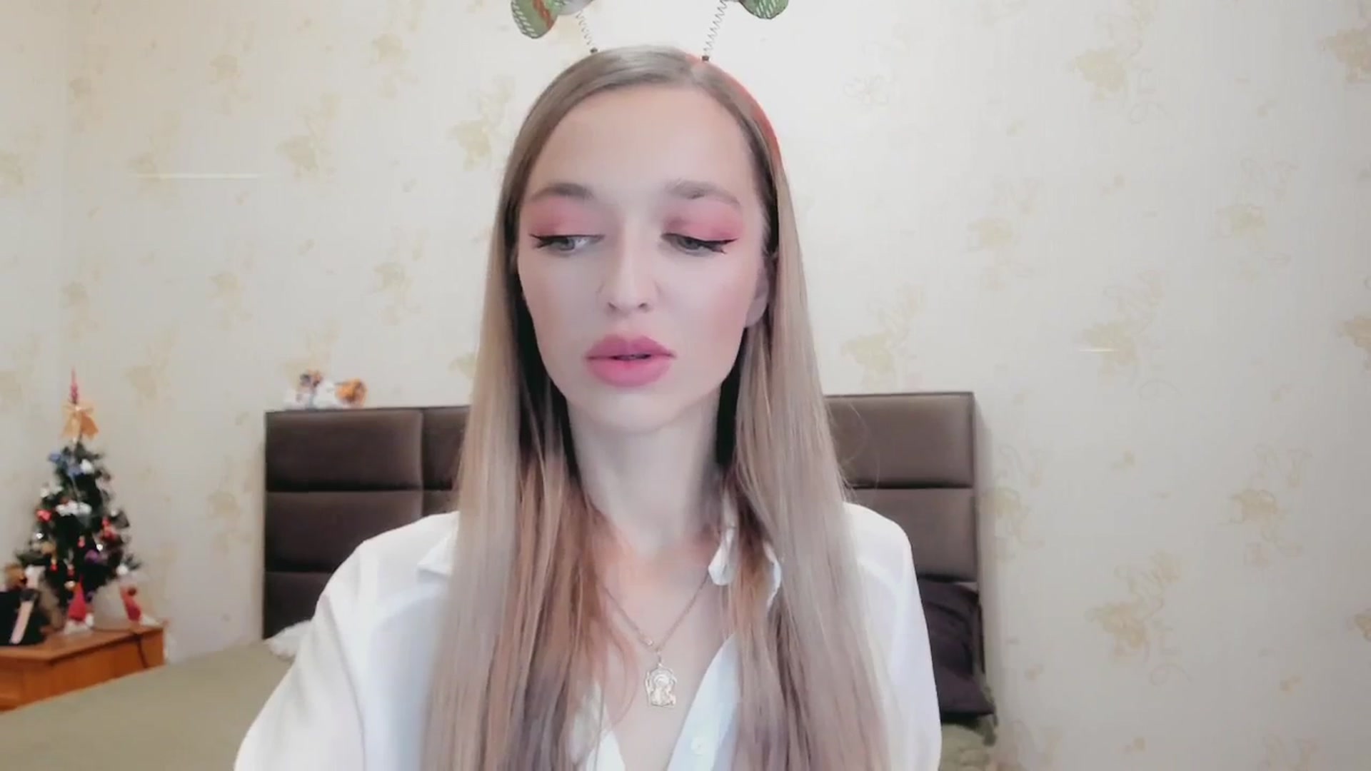 Gallery image thumbnail from Ambri_Lili's myfreecams stream on, 01/01/2025, 19:40 image 4 of 20