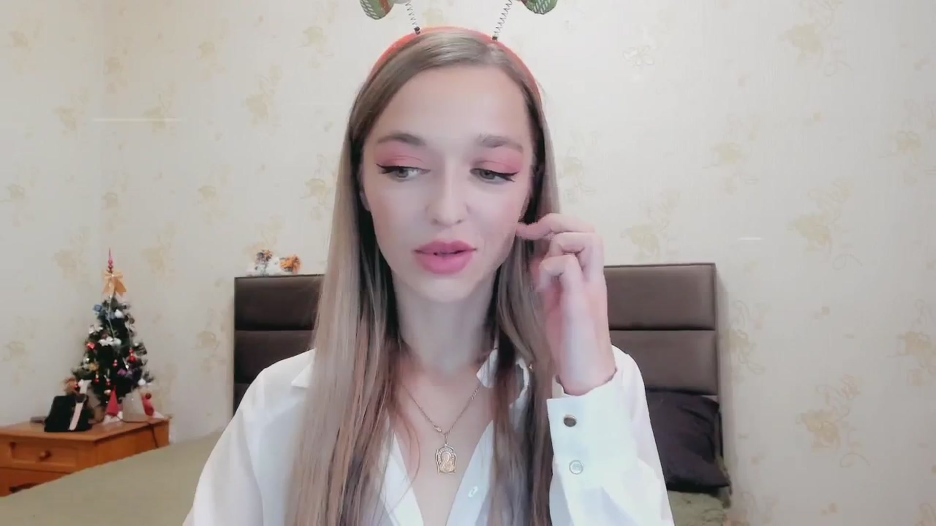 Gallery image thumbnail from Ambri_Lili's myfreecams stream on, 01/01/2025, 19:40 image 5 of 20