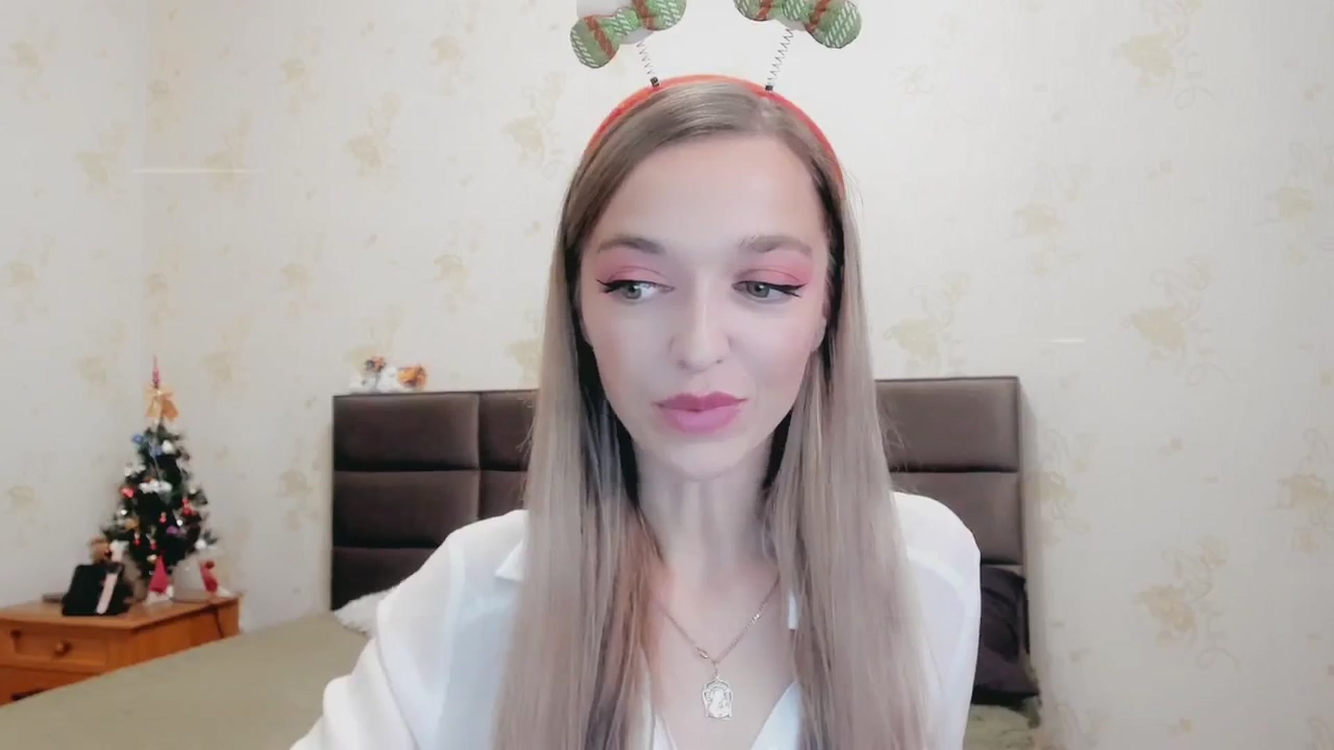 Gallery image thumbnail from Ambri_Lili's myfreecams stream on, 01/01/2025, 19:40 image 13 of 20