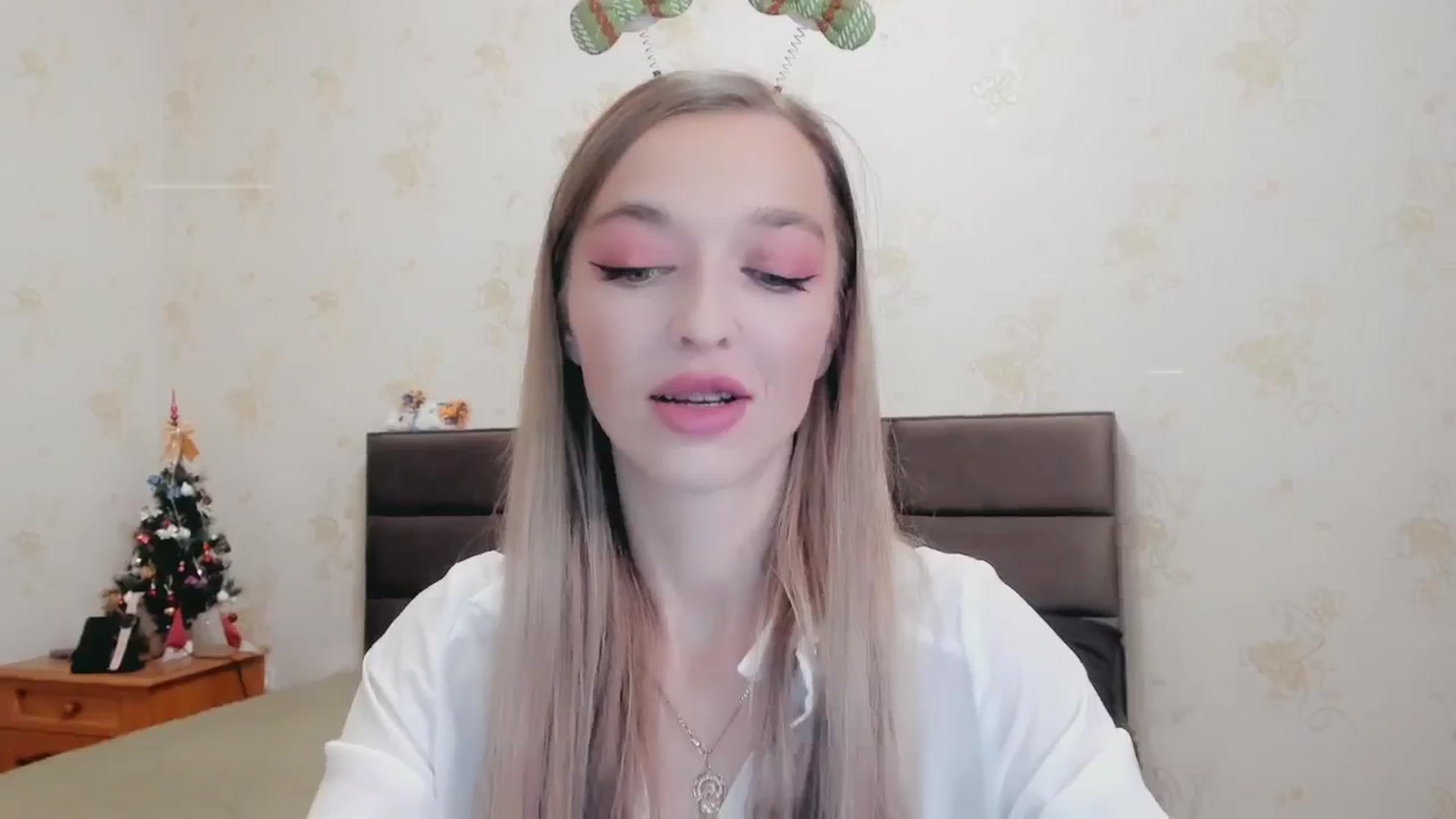 Gallery image thumbnail from Ambri_Lili's myfreecams stream on, 01/01/2025, 19:40 image 11 of 20