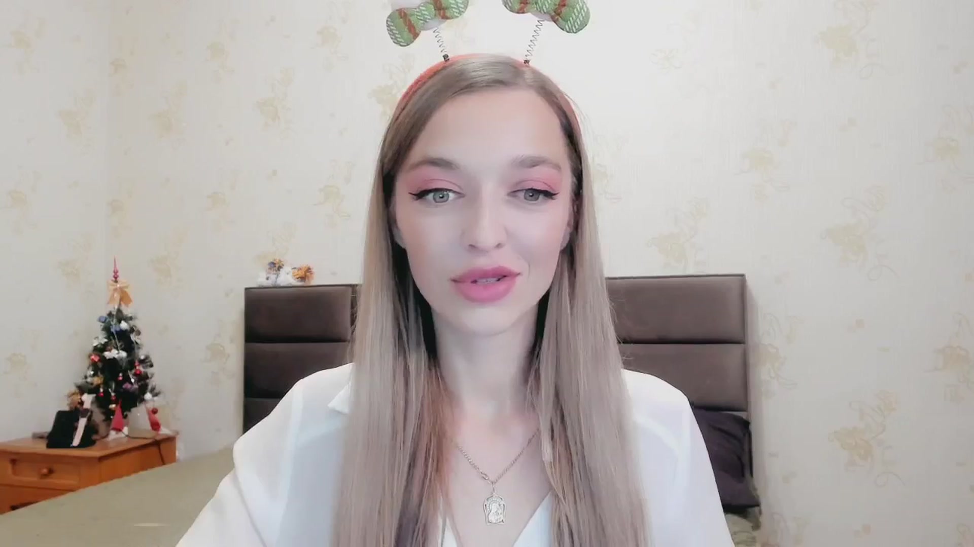 Gallery image thumbnail from Ambri_Lili's myfreecams stream on, 01/01/2025, 19:40 image 16 of 20