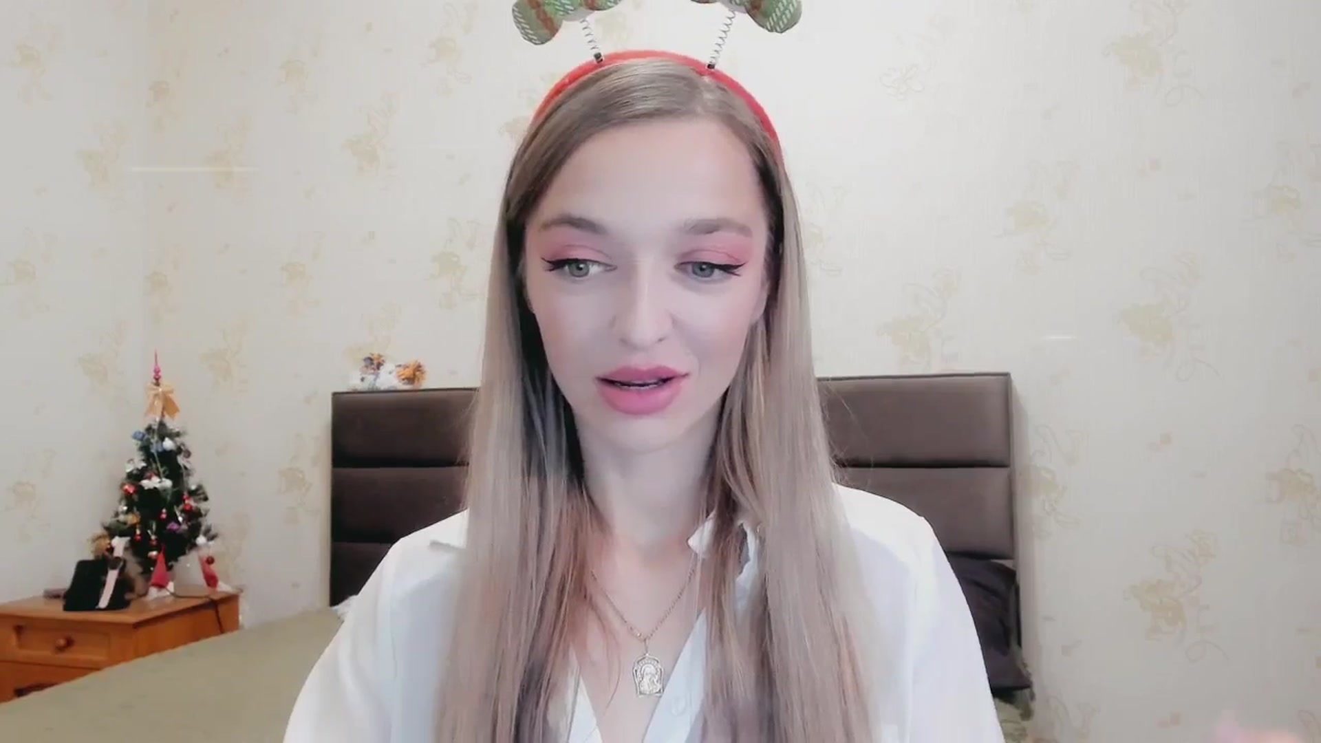 Gallery image thumbnail from Ambri_Lili's myfreecams stream on, 01/01/2025, 19:40 image 7 of 20