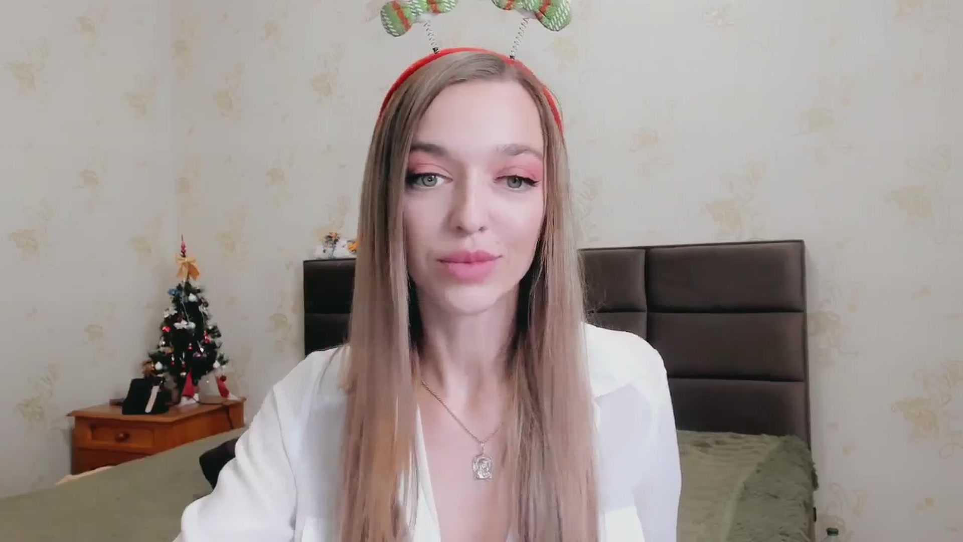 Gallery image thumbnail from Ambri_Lili's myfreecams stream on, 01/01/2025, 22:56 image 12 of 20