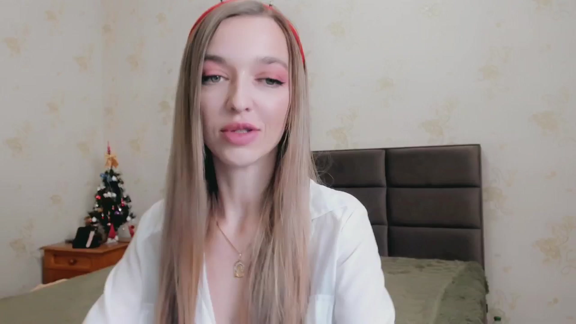 Gallery image thumbnail from Ambri_Lili's myfreecams stream on, 01/01/2025, 22:56 image 14 of 20