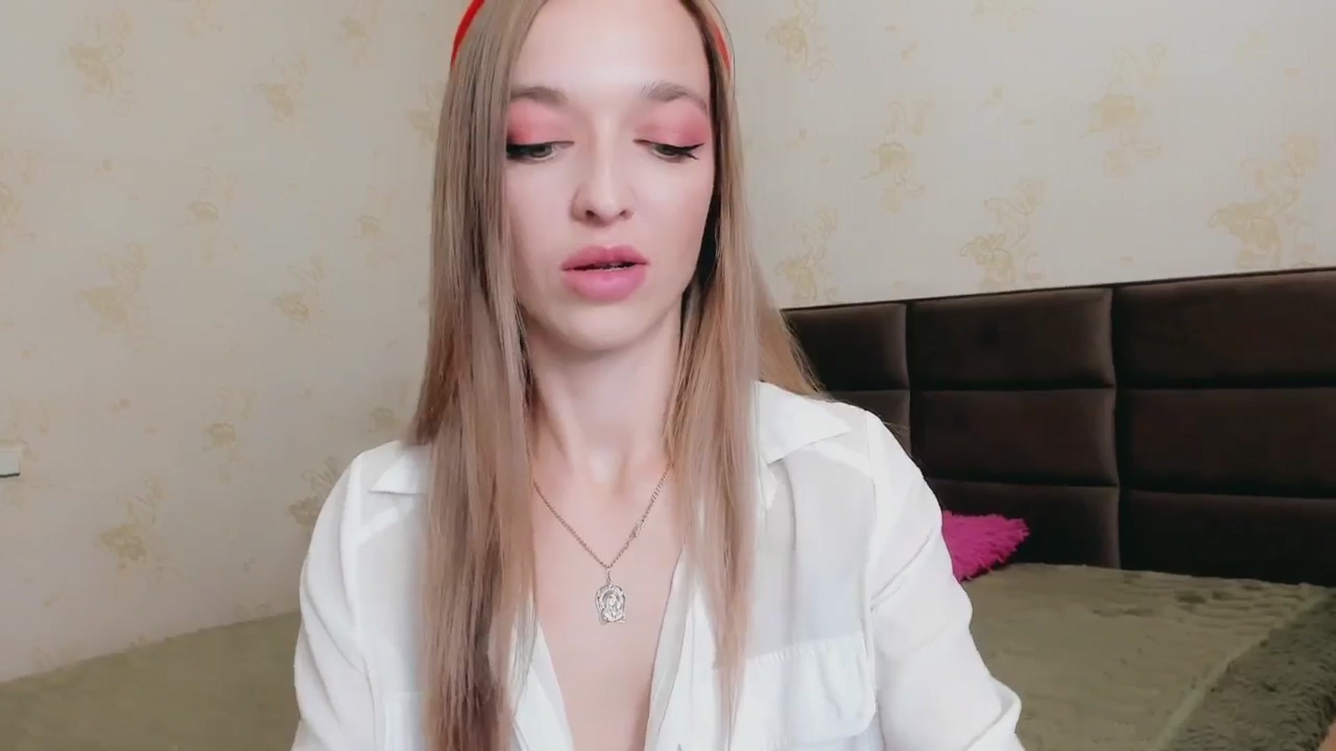 Gallery image thumbnail from Ambri_Lili's myfreecams stream on, 01/01/2025, 22:56 image 4 of 20