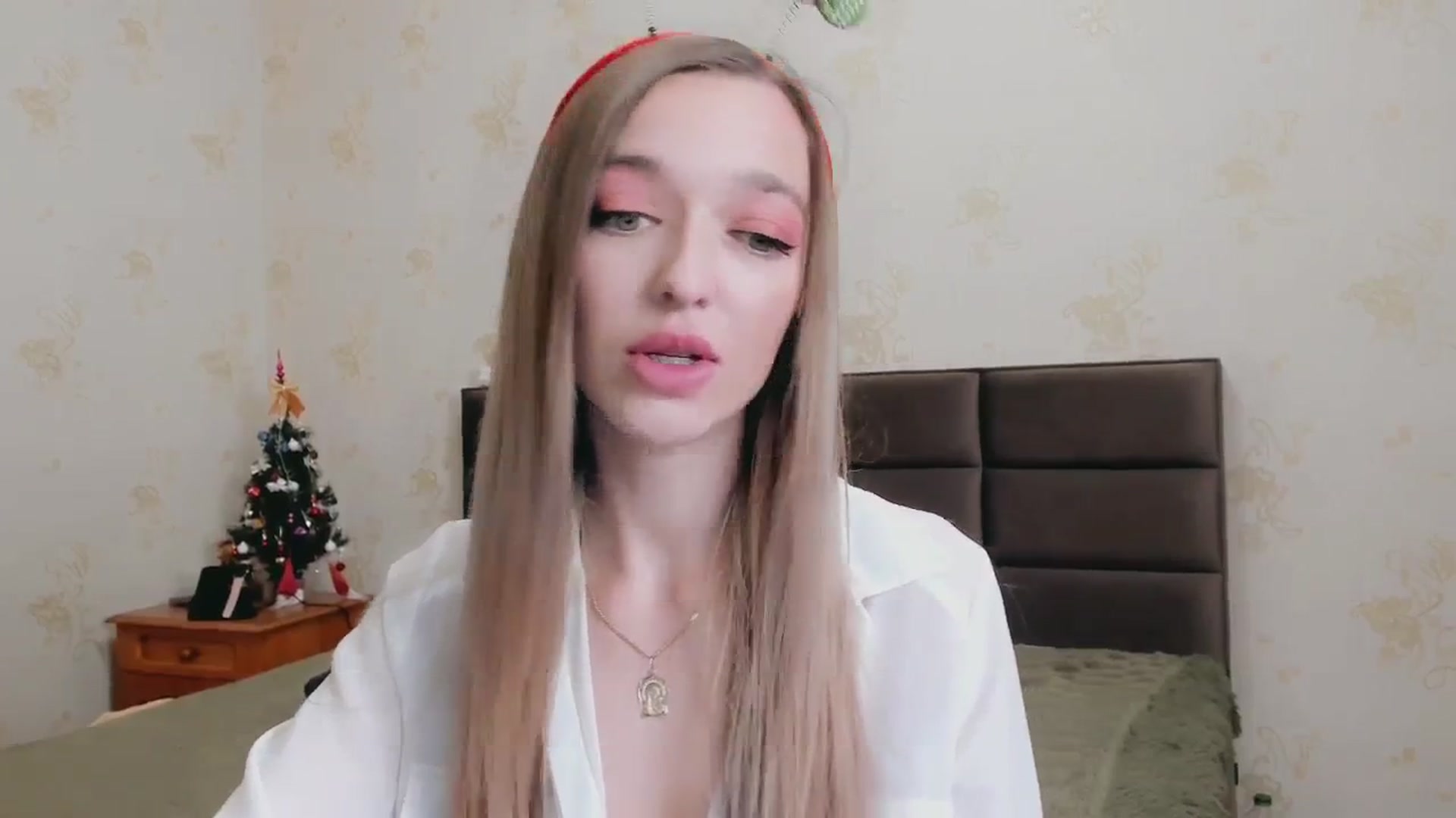 Gallery image thumbnail from Ambri_Lili's myfreecams stream on, 01/01/2025, 22:56 image 10 of 20