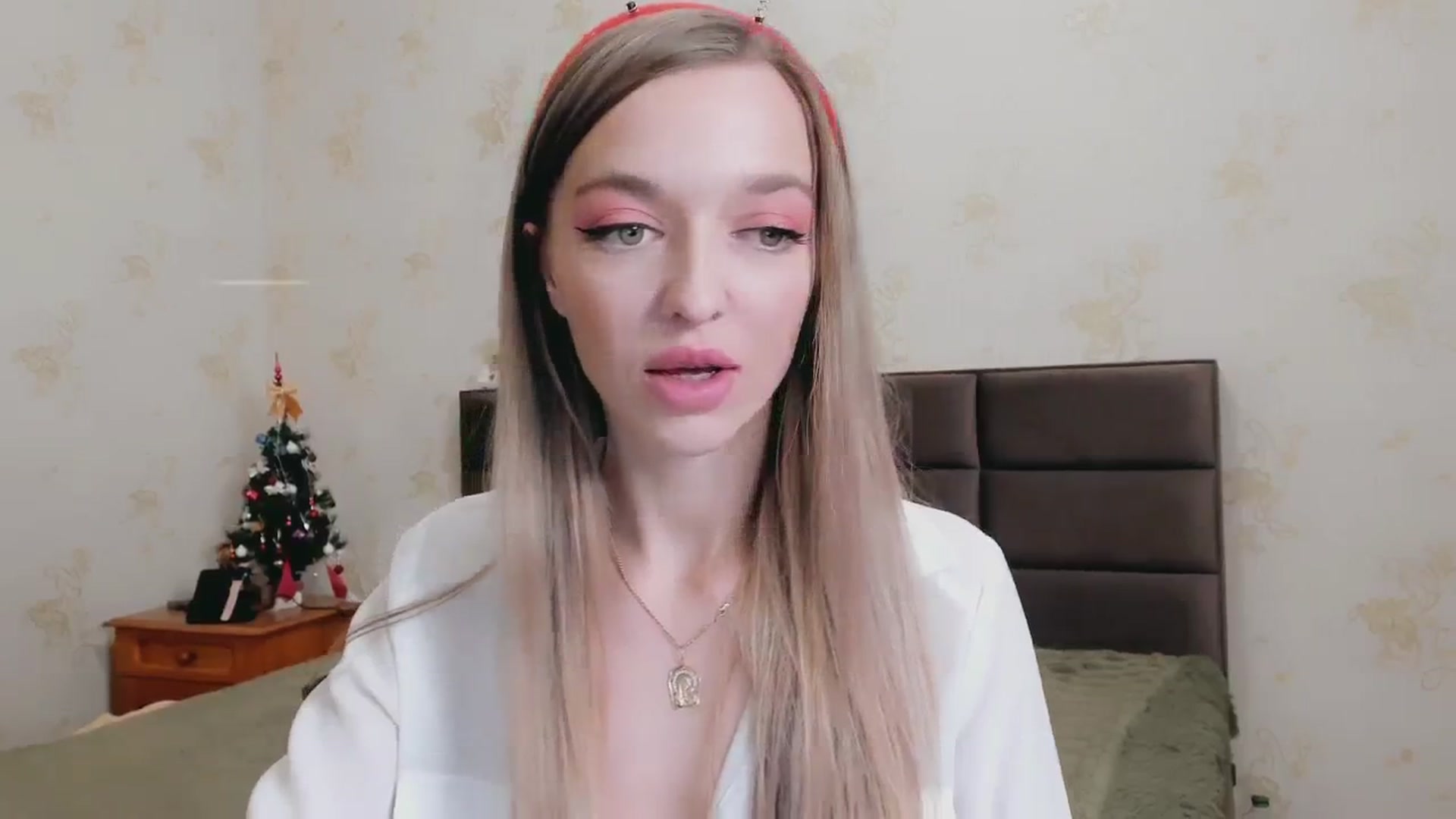 Gallery image thumbnail from Ambri_Lili's myfreecams stream on, 01/01/2025, 22:56 image 15 of 20