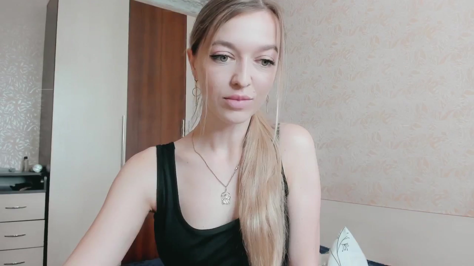 Gallery image thumbnail from Ambri_Lili's myfreecams stream on, 04/08/2025, 10:40 image 9 of 20