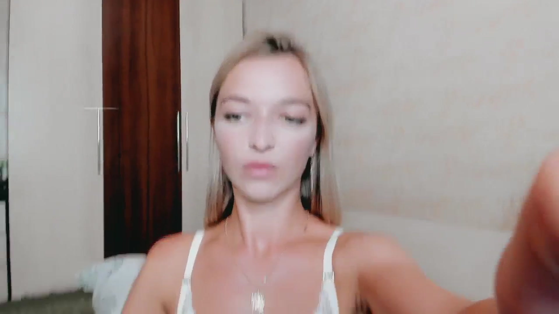 Gallery image thumbnail from Ambri_Lili's myfreecams stream on, 08/21/2025, 11:20 image 15 of 20
