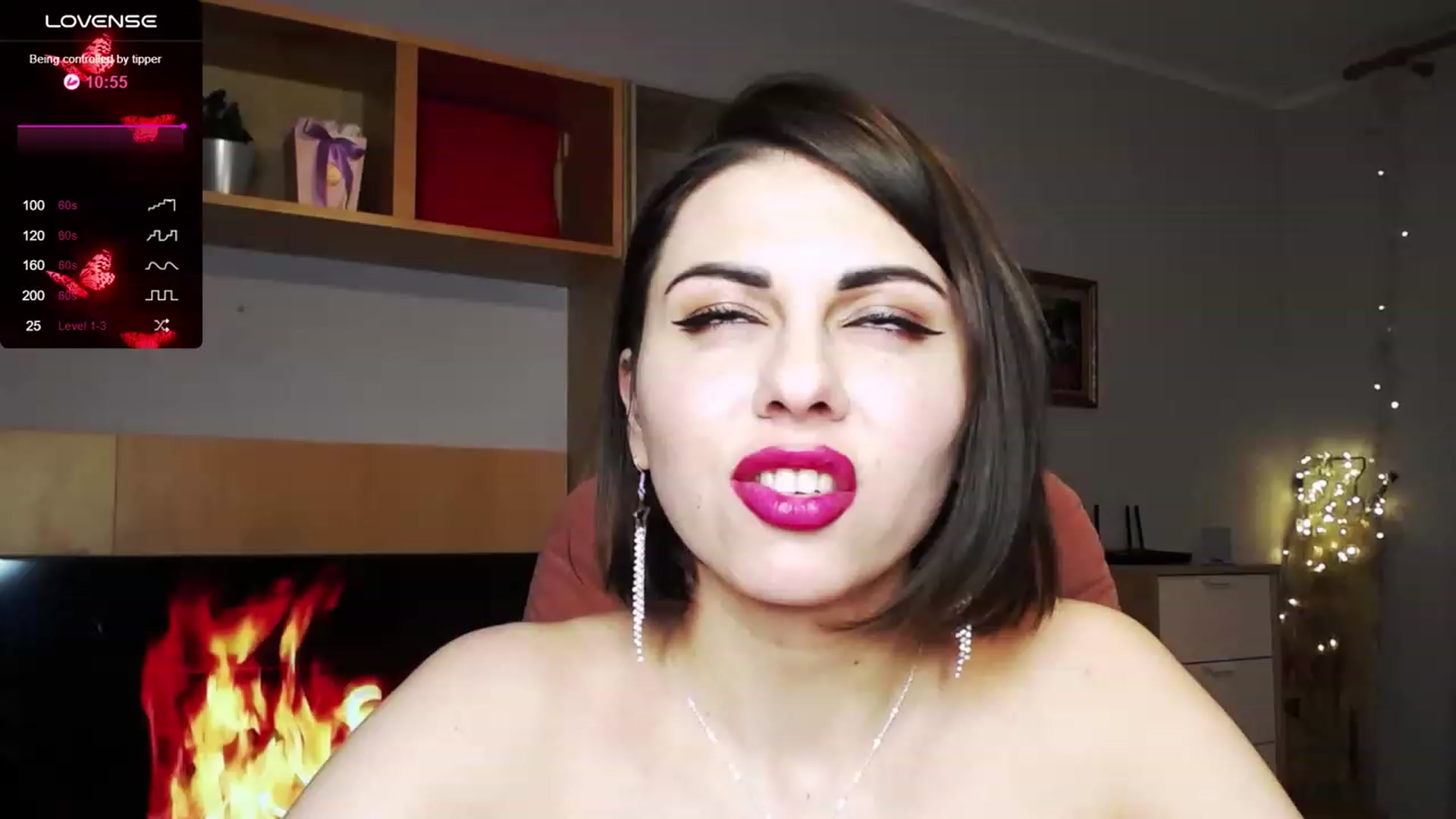 Gallery image thumbnail from Ame_Lee's myfreecams stream on, 02/18/2024, 15:43 image 9 of 20