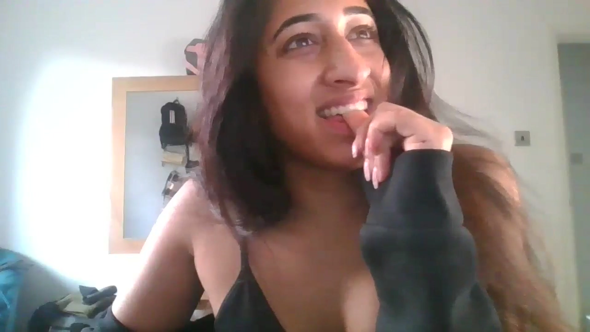 Gallery image thumbnail from Ameeraxo's myfreecams stream on, 06/15/2025, 19:56 image 4 of 20