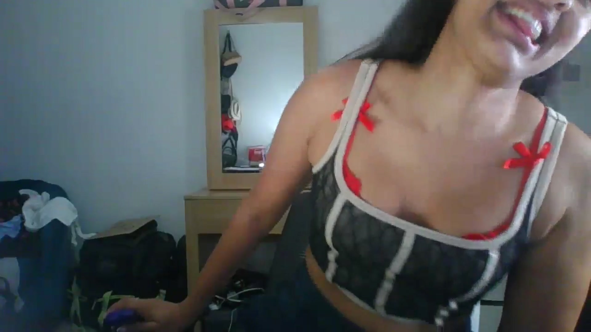 Gallery image thumbnail from Ameeraxo's myfreecams stream on, 06/17/2025, 21:43 image 16 of 20