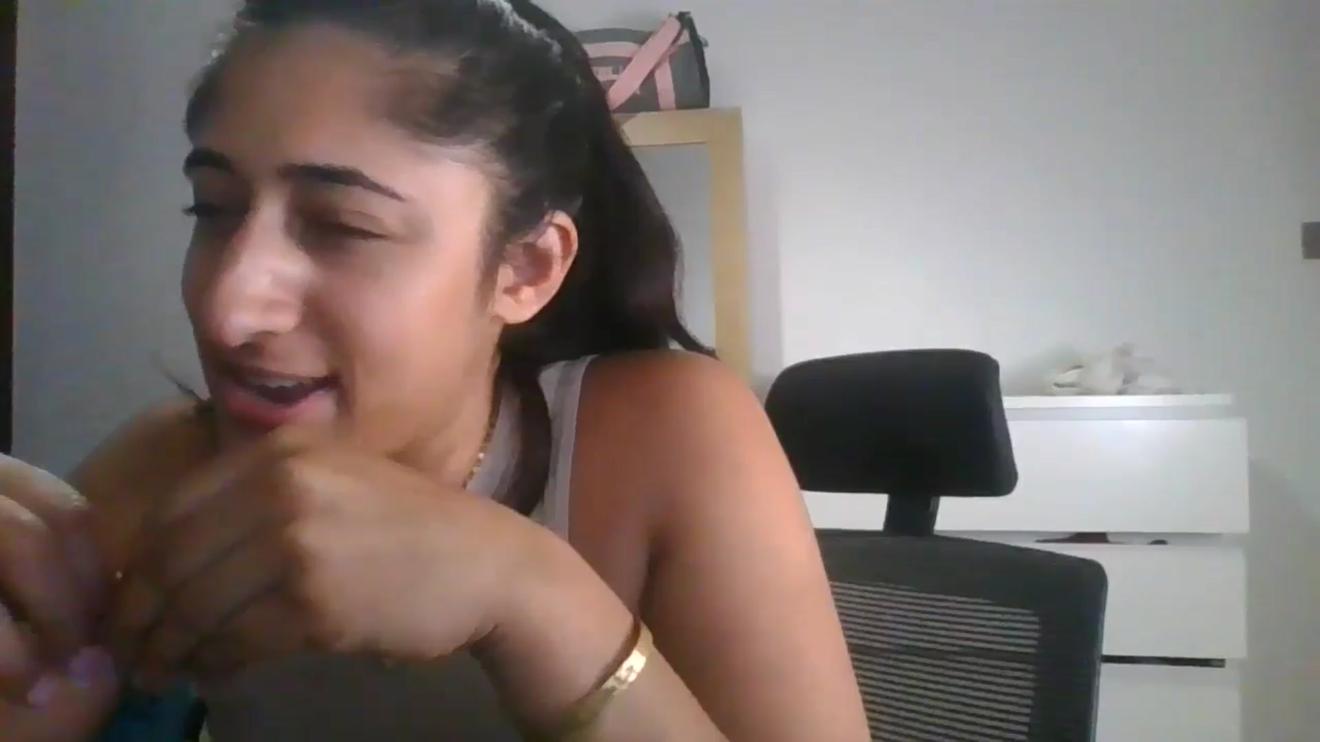 Gallery image thumbnail from Ameeraxo's myfreecams stream on, 06/20/2025, 21:06 image 17 of 20