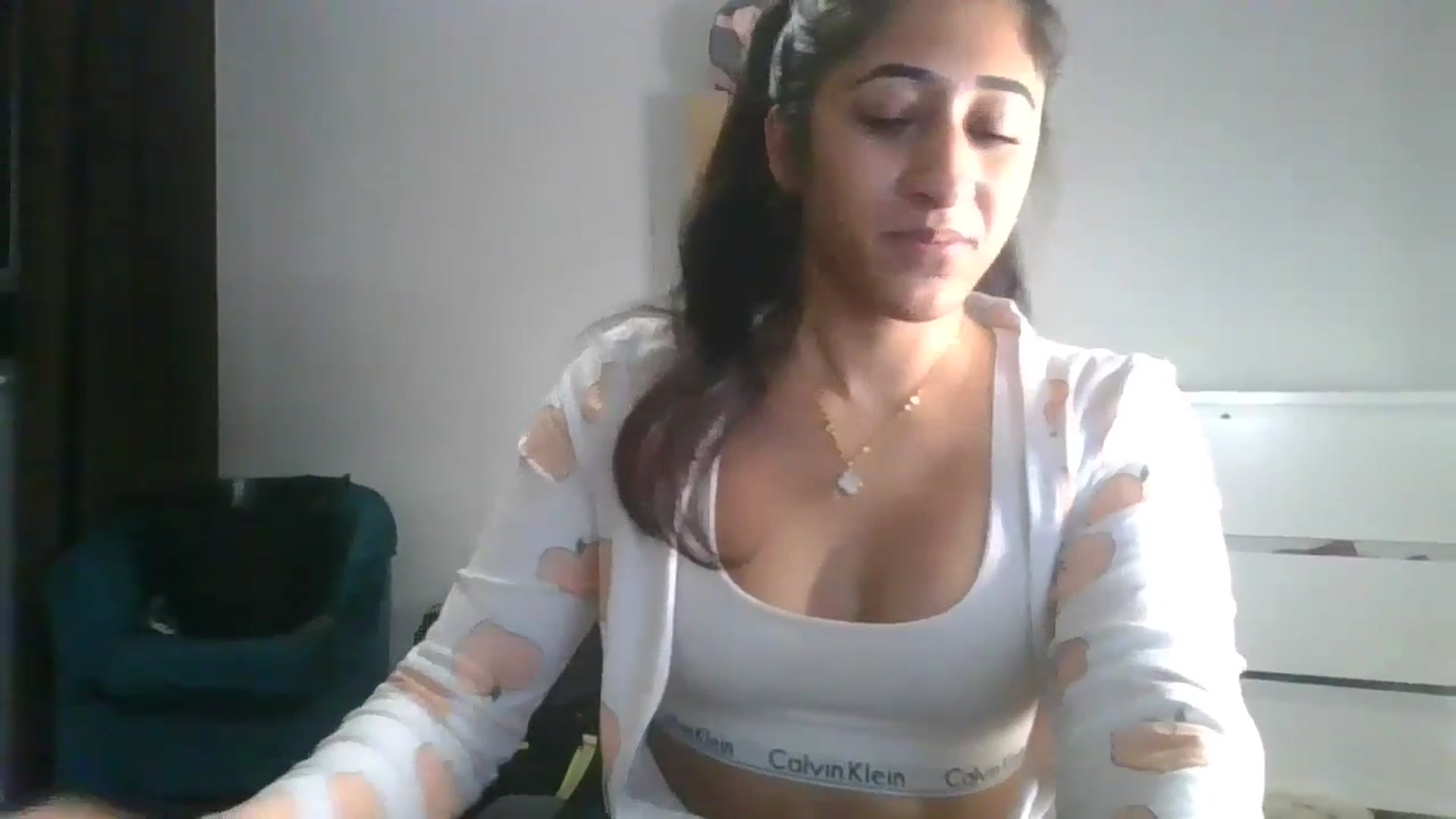 Gallery image thumbnail from Ameeraxo's myfreecams stream on, 06/20/2025, 22:34 image 18 of 20