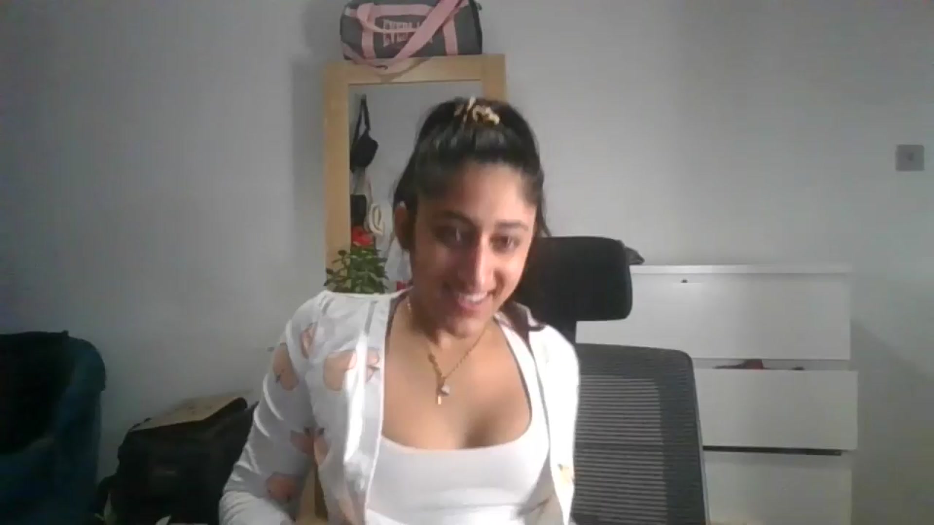 Gallery image thumbnail from Ameeraxo's myfreecams stream on, 06/20/2025, 23:13 image 17 of 20