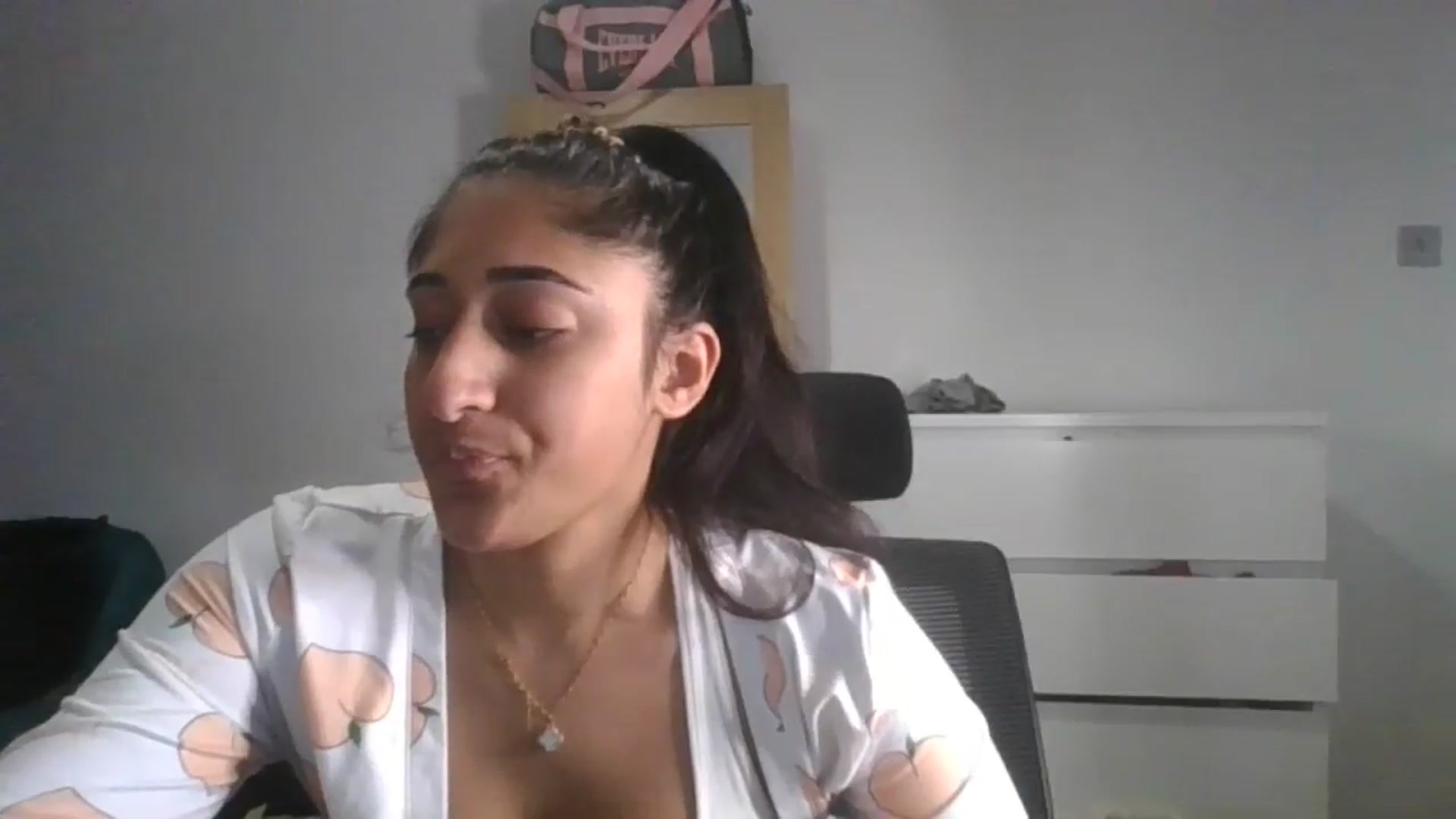Gallery image thumbnail from Ameeraxo's myfreecams stream on, 06/20/2025, 23:13 image 18 of 20