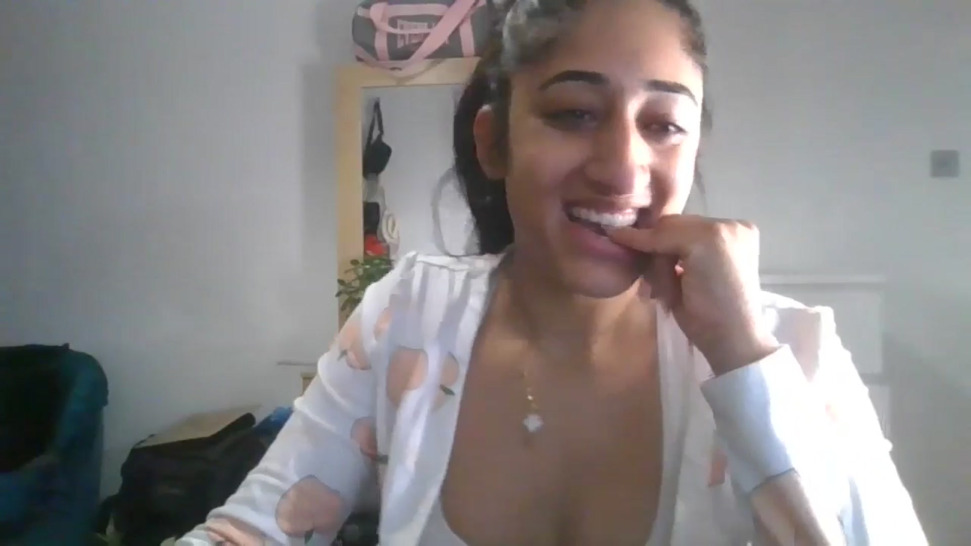 Gallery image thumbnail from Ameeraxo's myfreecams stream on, 06/20/2025, 23:13 image 15 of 20