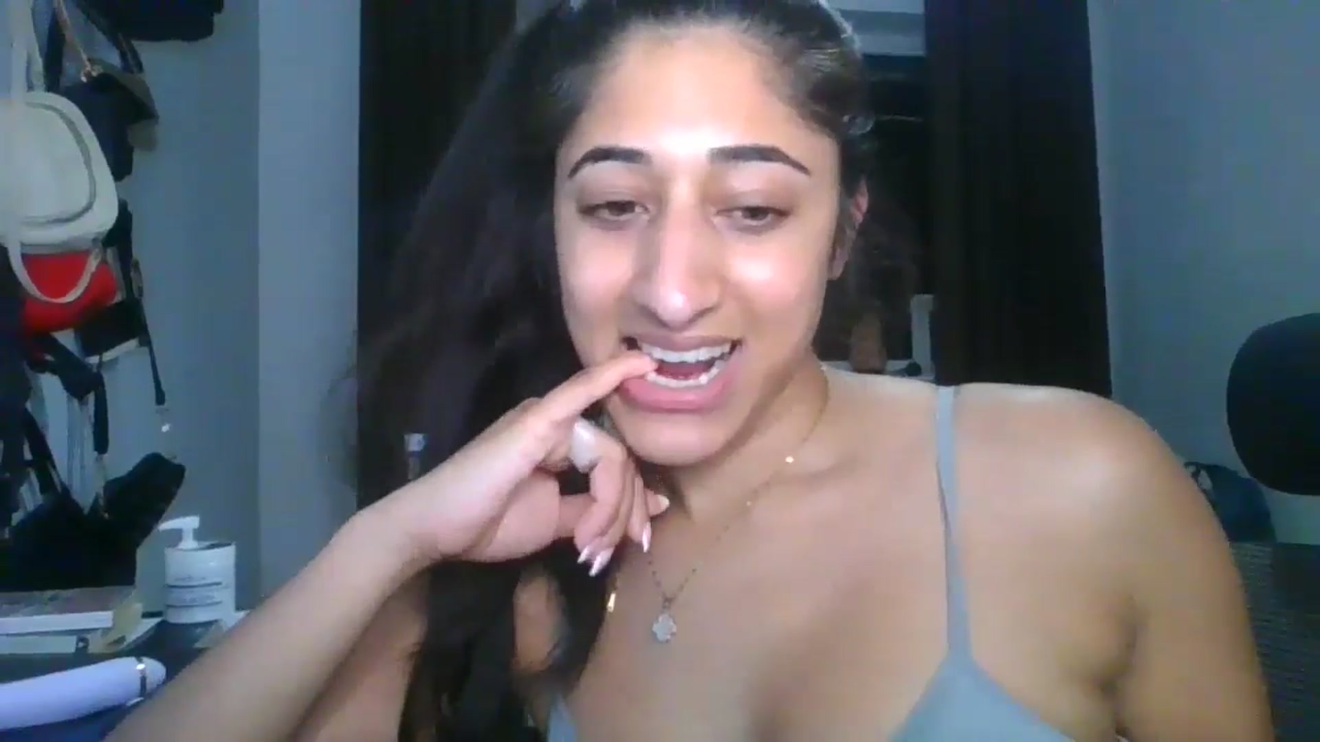 Gallery image thumbnail from Ameeraxo's myfreecams stream on, 06/21/2025, 23:05 image 19 of 20