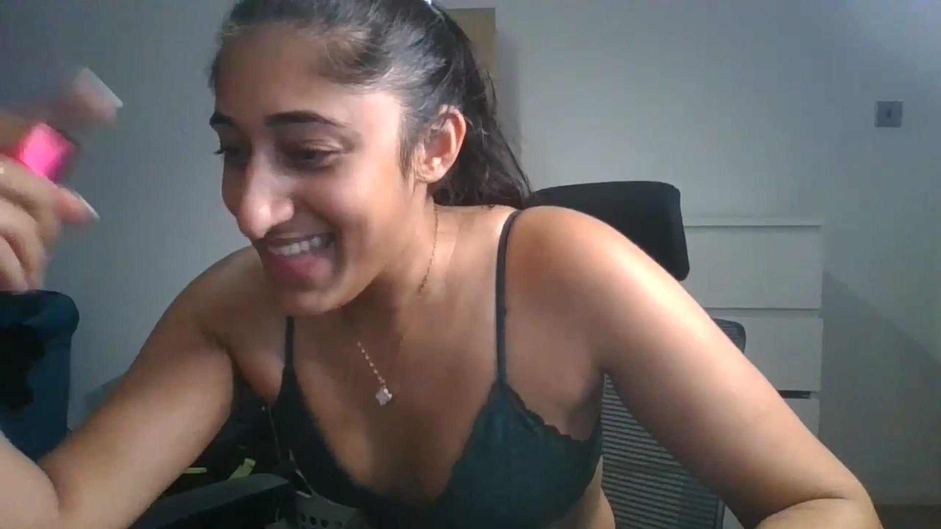 Gallery image thumbnail from Ameeraxo's myfreecams stream on, 07/05/2025, 21:58 image 10 of 20