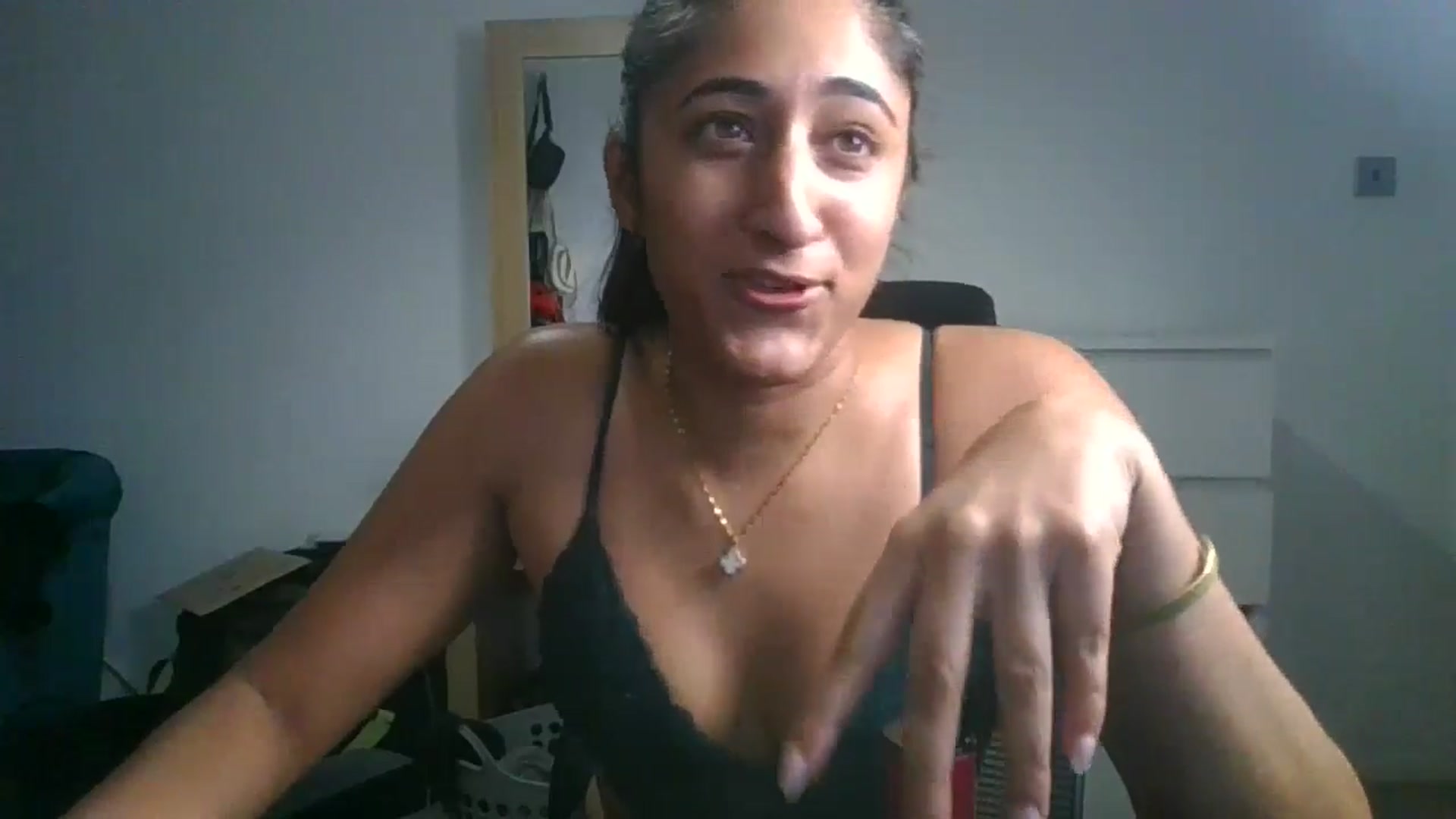 Gallery image thumbnail from Ameeraxo's myfreecams stream on, 07/05/2025, 21:58 image 12 of 20