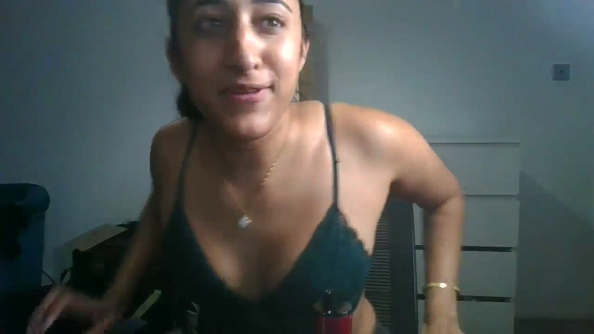 Gallery image thumbnail from Ameeraxo's myfreecams stream on, 07/05/2025, 21:58 image 16 of 20