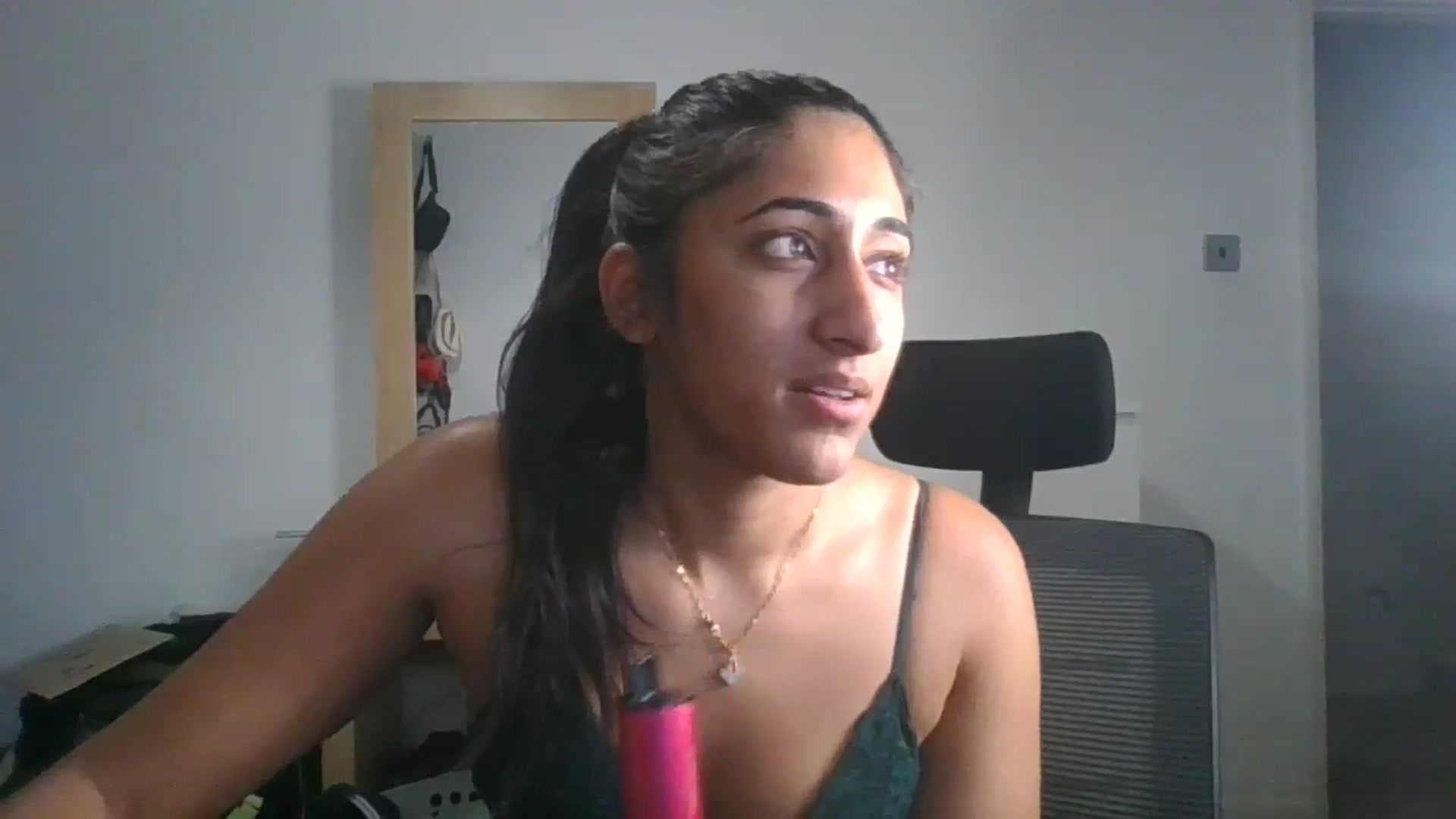 Gallery image thumbnail from Ameeraxo's myfreecams stream on, 07/06/2025, 24:01 image 7 of 20