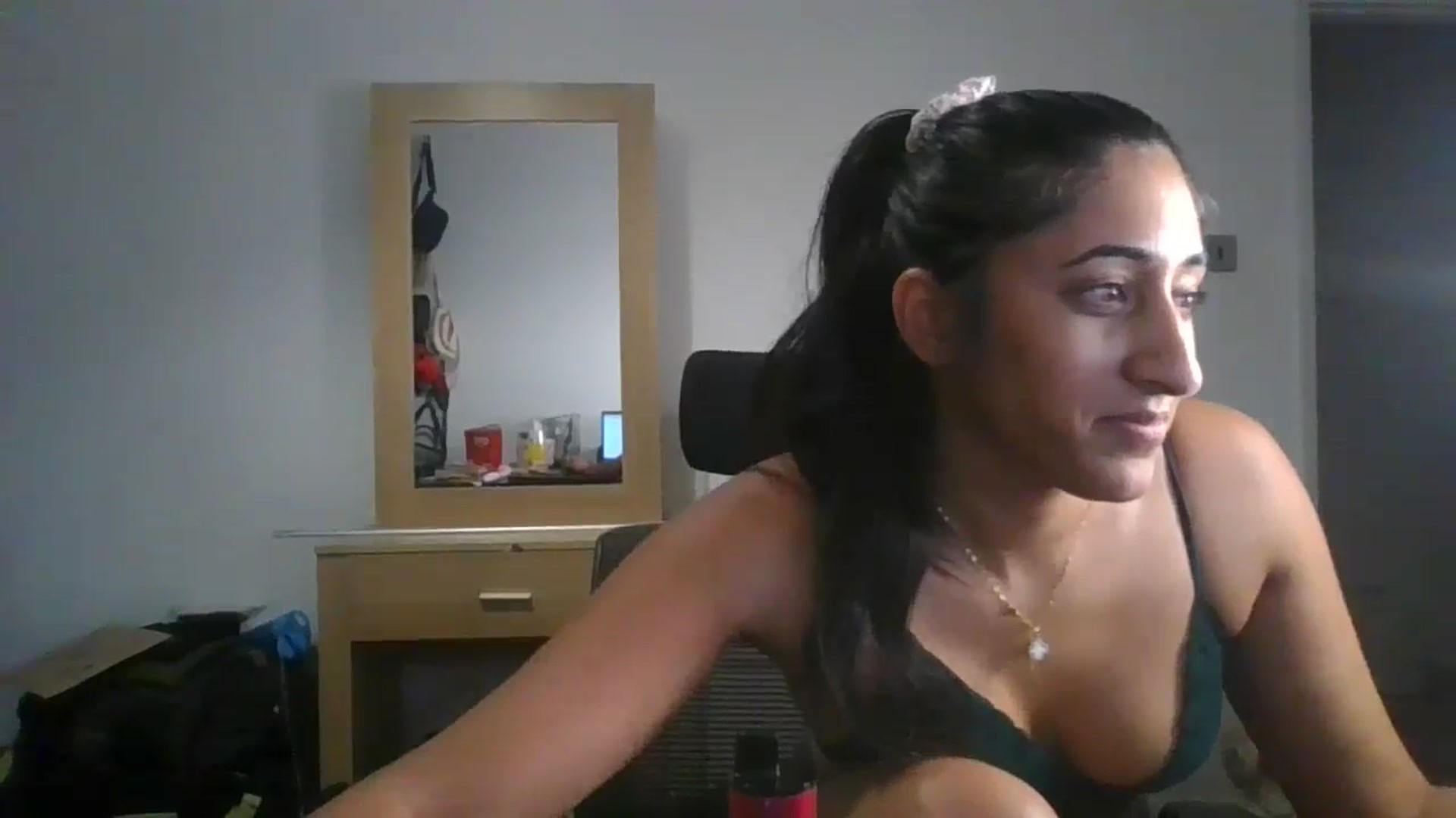 Gallery image thumbnail from Ameeraxo's myfreecams stream on, 07/06/2025, 24:28 image 17 of 20