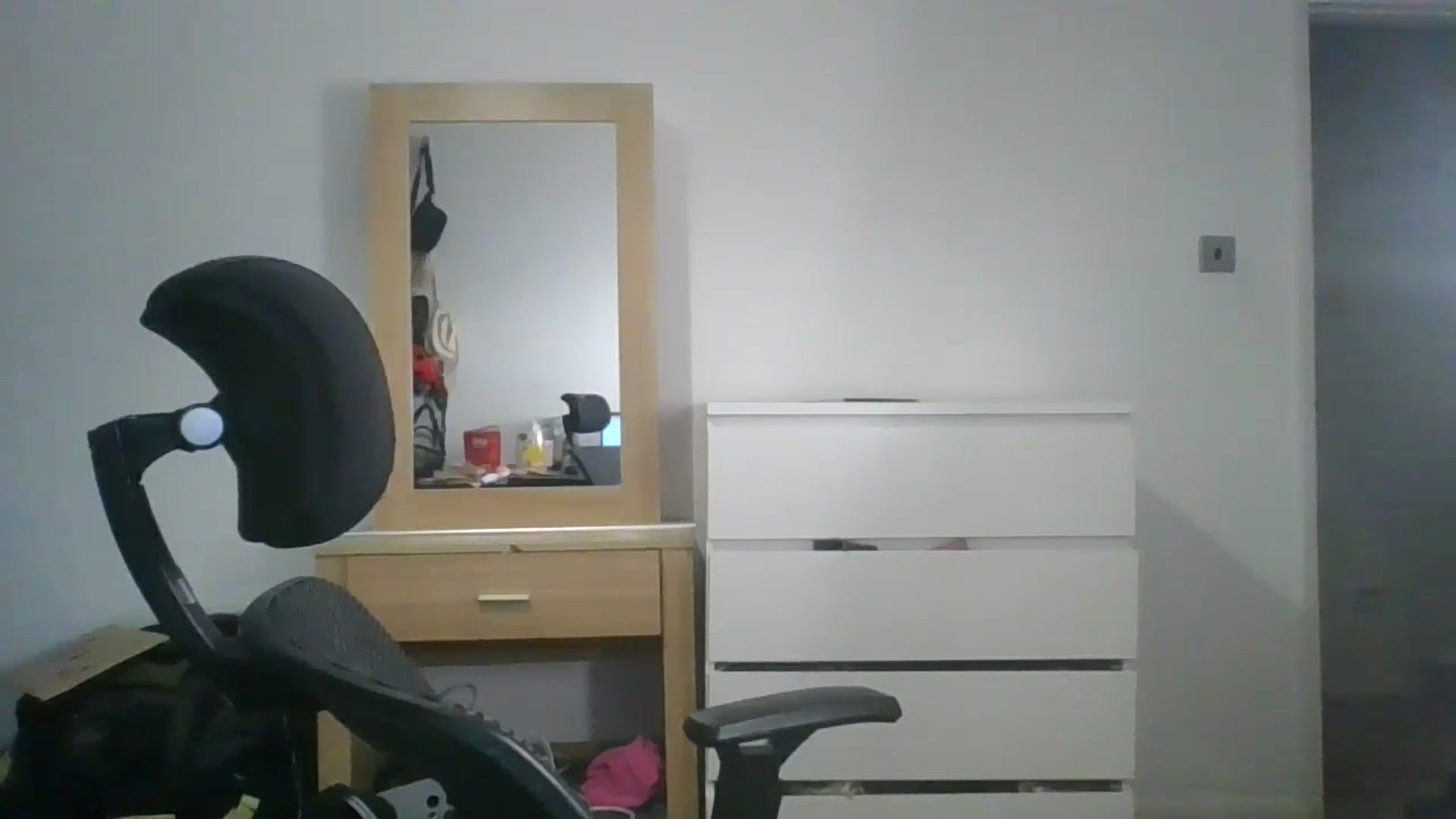 Gallery image thumbnail from Ameeraxo's myfreecams stream on, 07/06/2025, 24:28 image 8 of 20