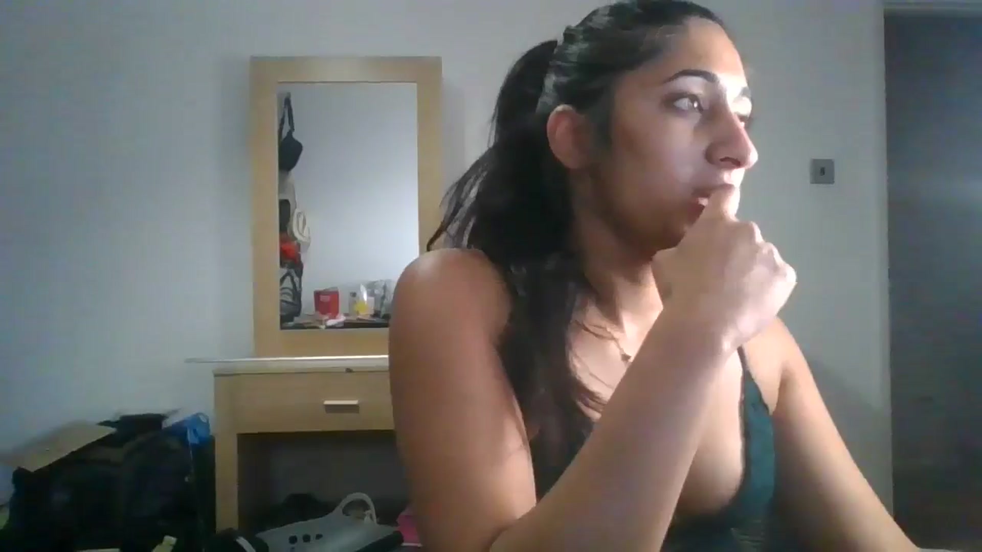 Gallery image thumbnail from Ameeraxo's myfreecams stream on, 07/06/2025, 24:28 image 19 of 20