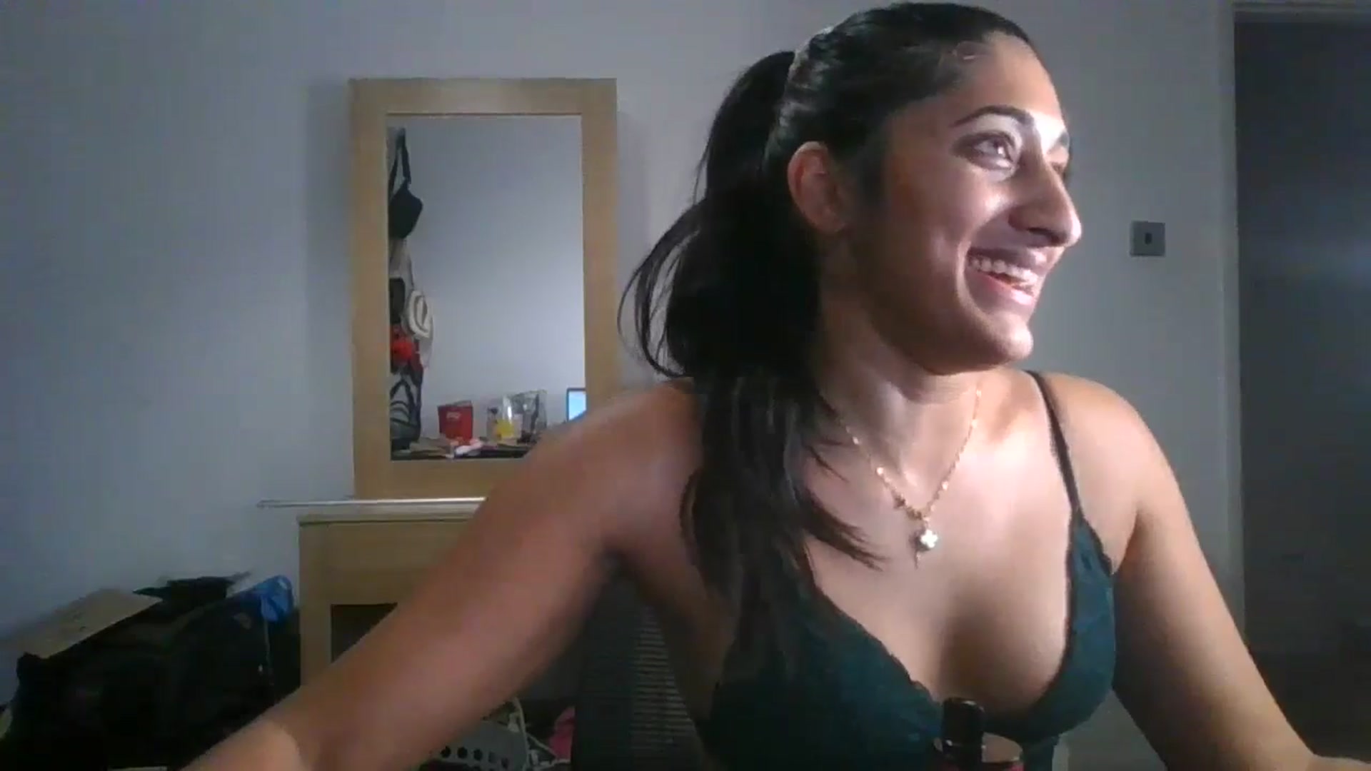 Gallery image thumbnail from Ameeraxo's myfreecams stream on, 07/06/2025, 24:28 image 15 of 20