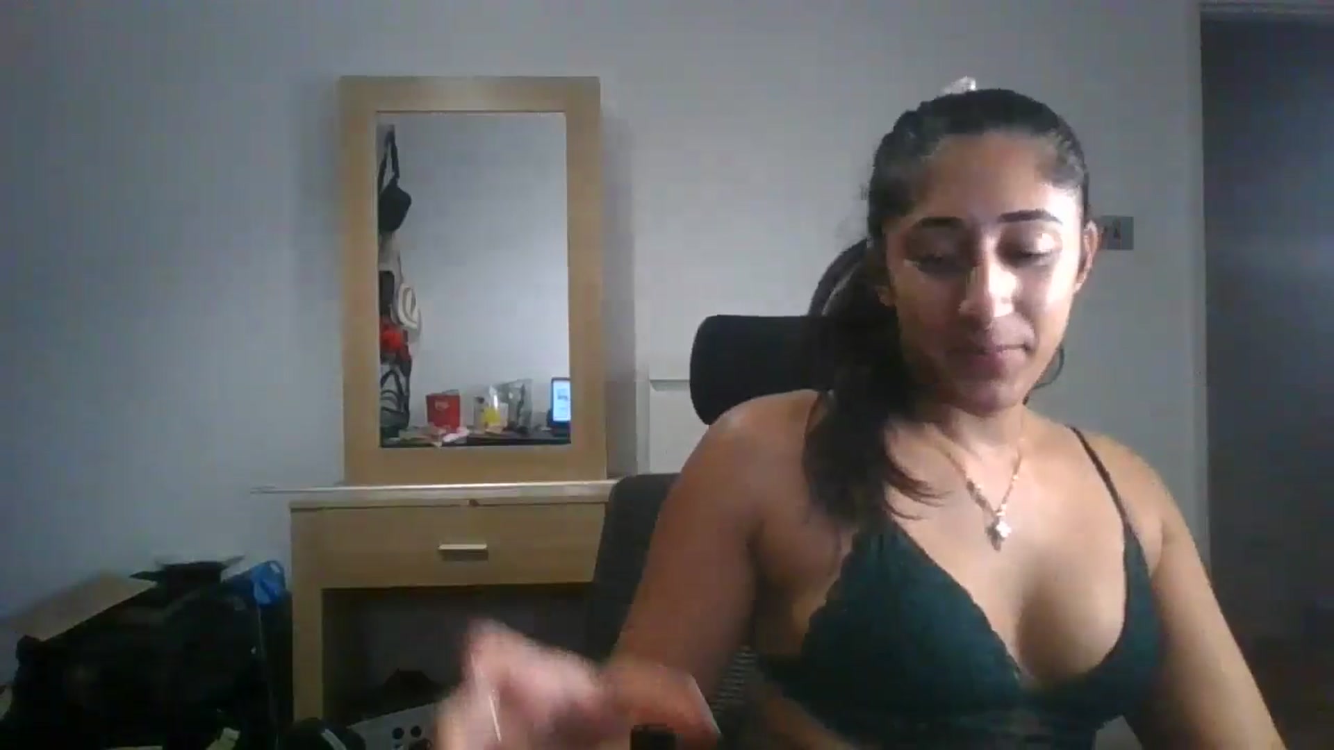 Gallery image thumbnail from Ameeraxo's myfreecams stream on, 07/06/2025, 24:28 image 20 of 20
