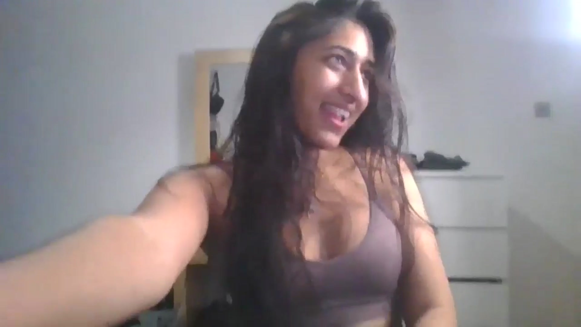 Gallery image thumbnail from Ameeraxo's myfreecams stream on, 07/06/2025, 21:33 image 3 of 20