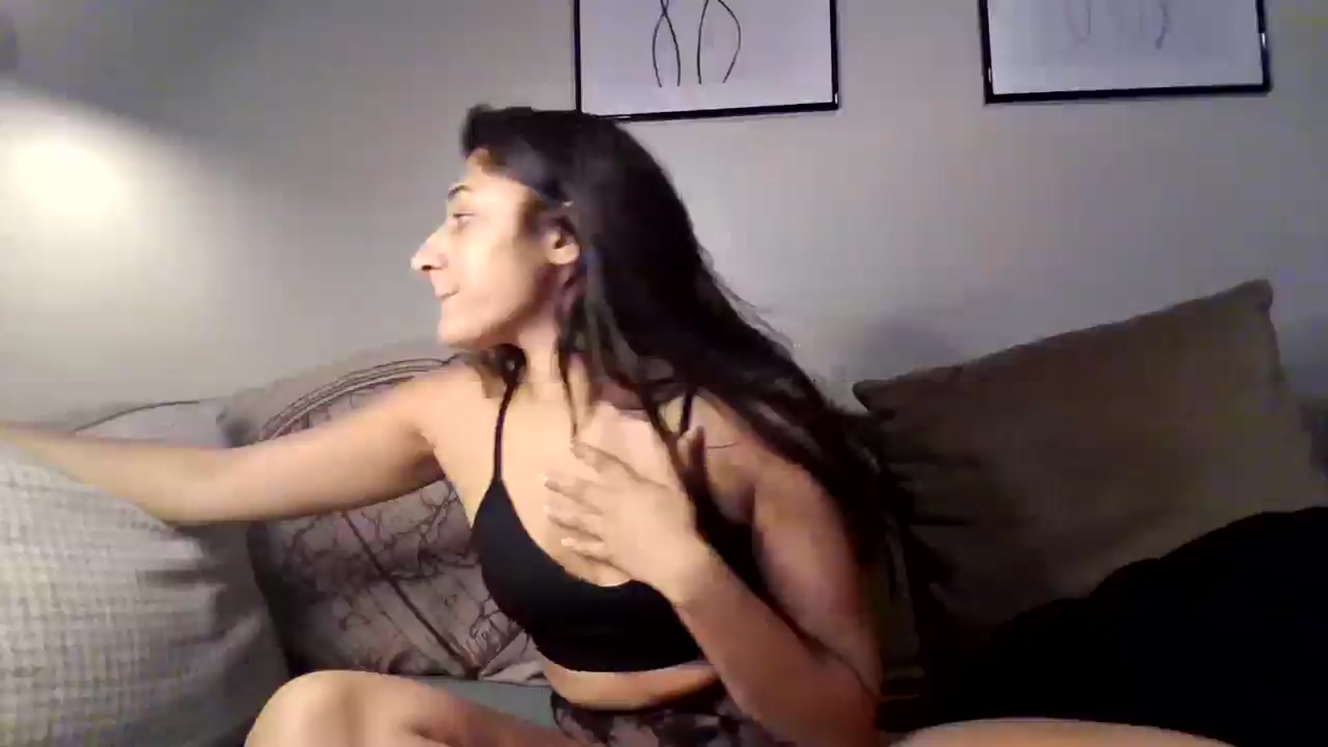 Gallery image thumbnail from Ameeraxo's myfreecams stream on, 08/03/2025, 20:33 image 13 of 20