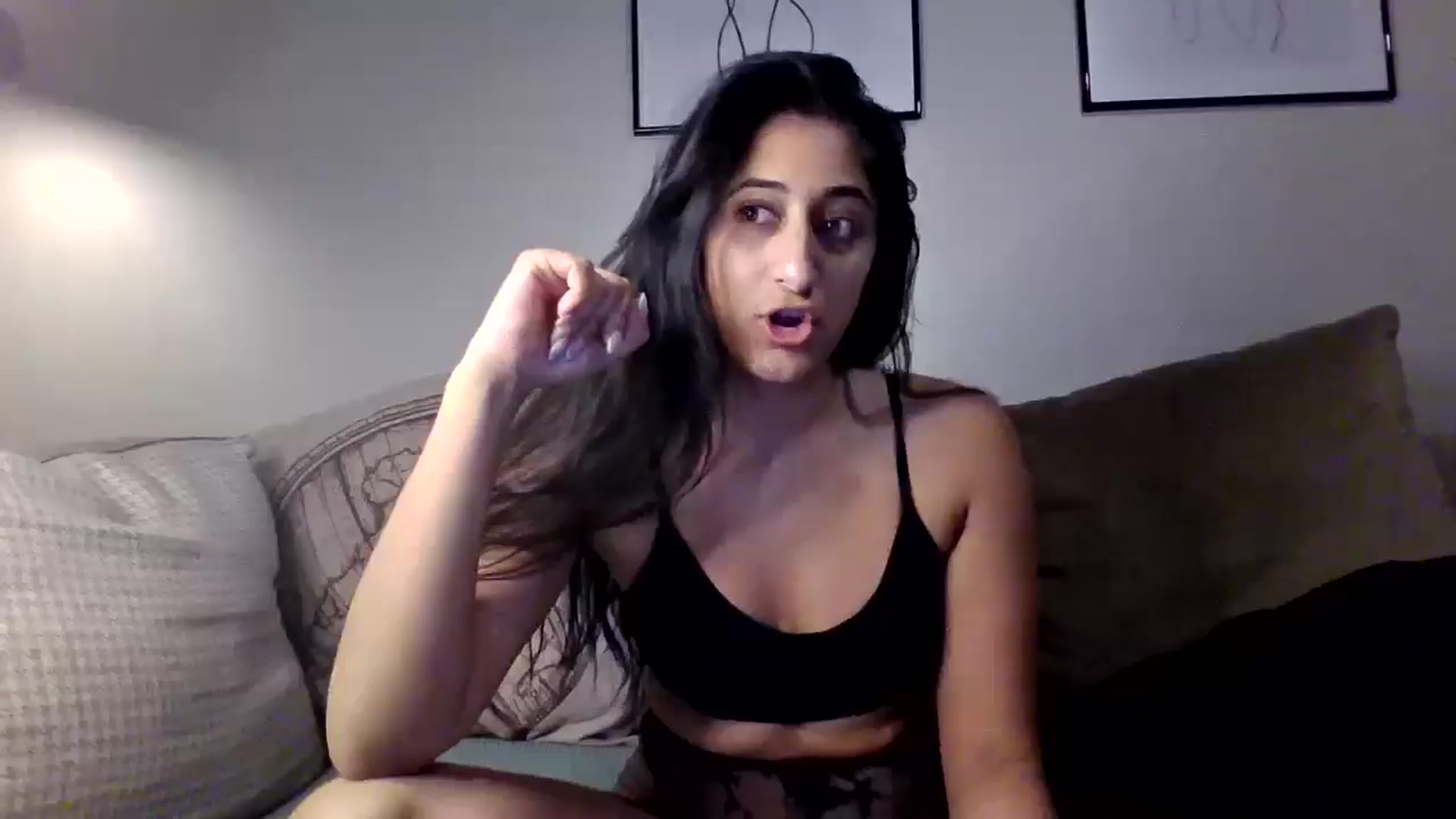 Gallery image thumbnail from Ameeraxo's myfreecams stream on, 08/03/2025, 20:33 image 17 of 20