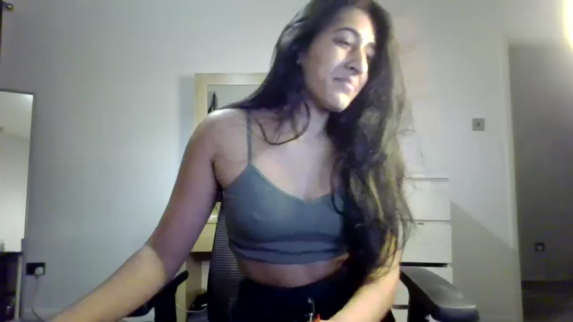 Gallery image thumbnail from Ameeraxo's myfreecams stream on, 08/08/2025, 23:35 image 5 of 20