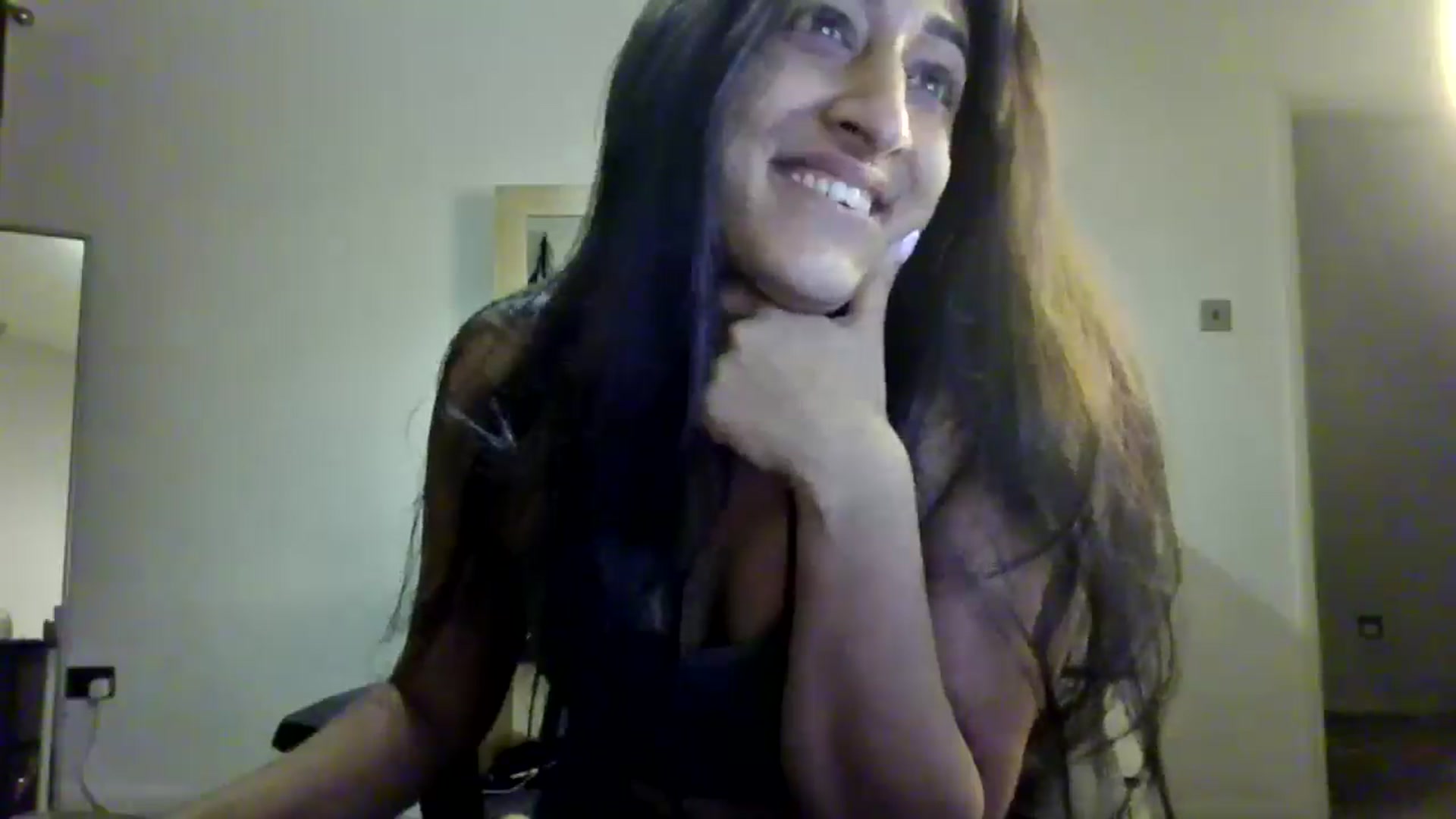 Gallery image thumbnail from Ameeraxo's myfreecams stream on, 08/08/2025, 23:35 image 12 of 20